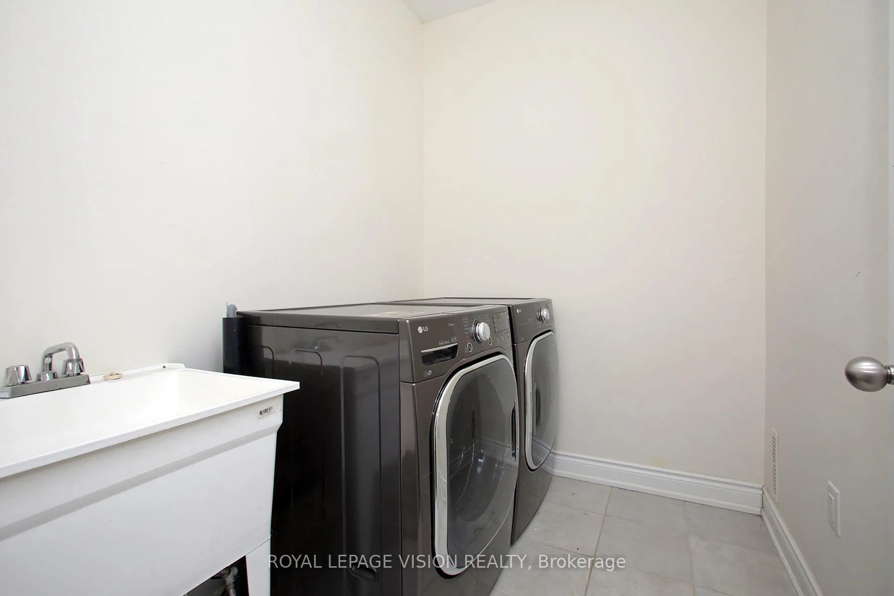 Photo 19 of 67 Ogston Crescent, Whitby, Rural Whitby — HOMEH