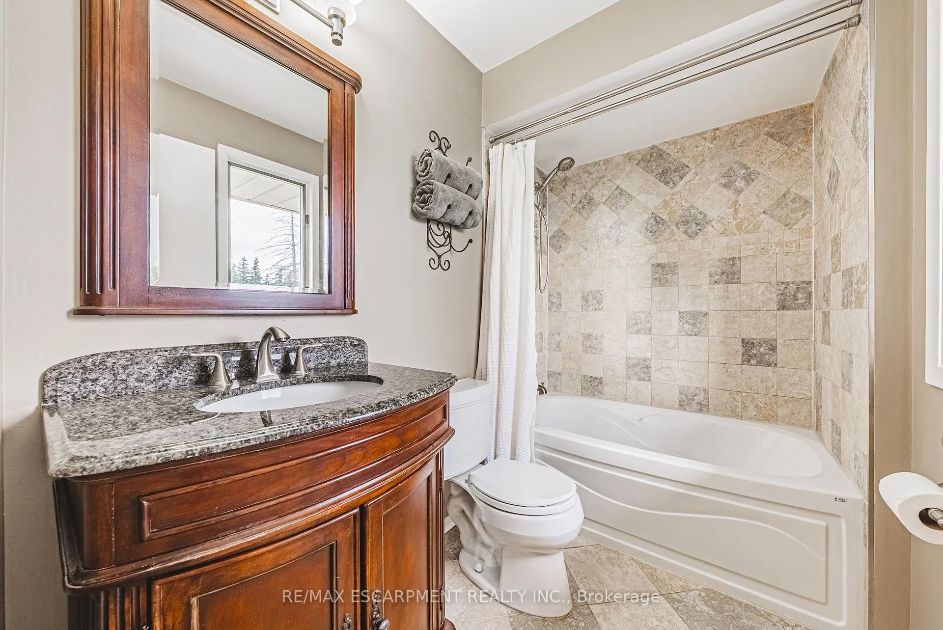 Photo 12 of 2276 Binbrook Road, Hamilton, Rural Glanbrook — HOMEH