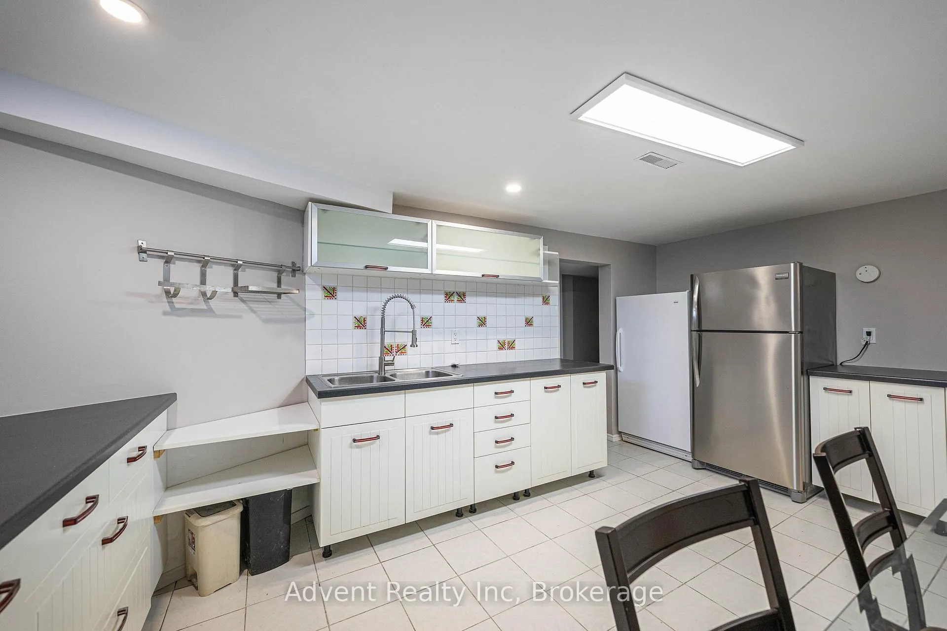 Photo 7 of Unit Bsmt, 49 Cherhill Drive, Vaughan, Maple — HOMEH