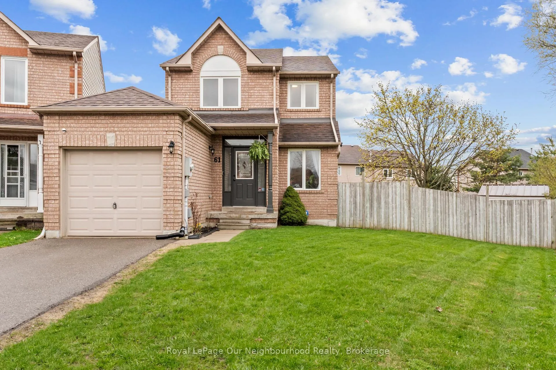 Photo 1 of 61 Fry Crescent, Clarington, Bowmanville — HOMEH
