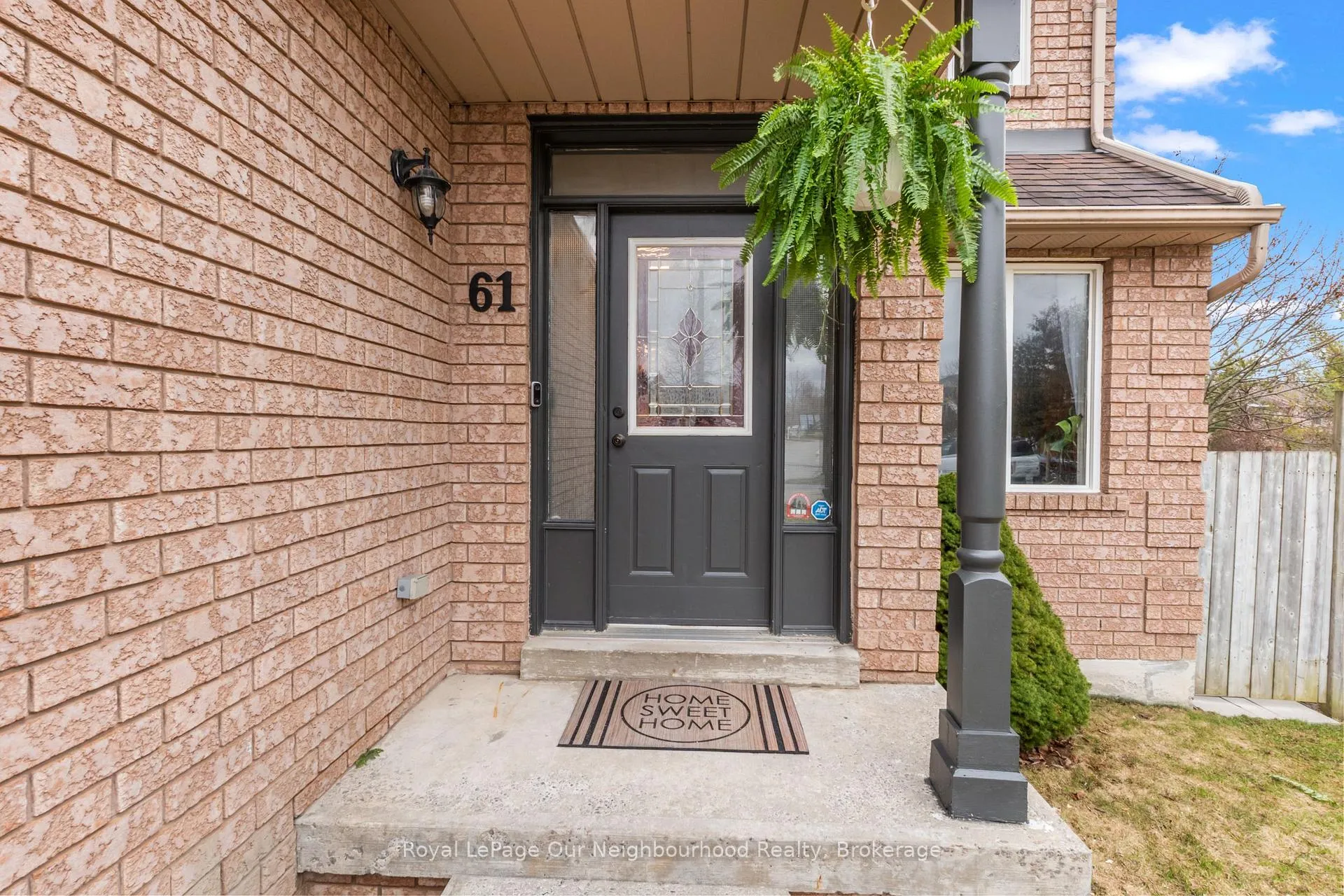 Photo 2 of 61 Fry Crescent, Clarington, Bowmanville — HOMEH