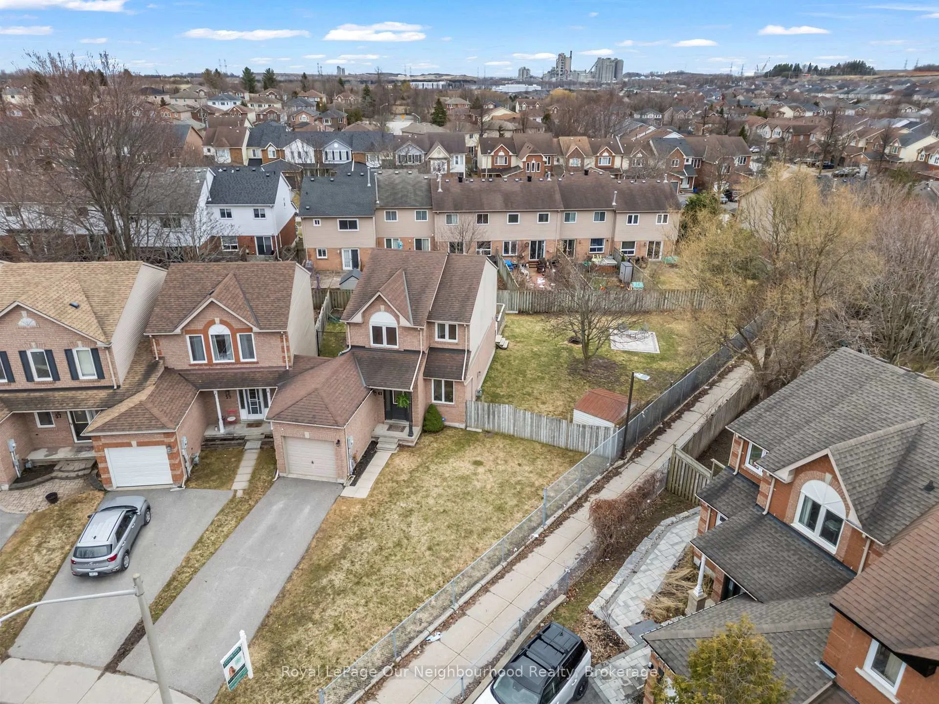 Photo 3 of 61 Fry Crescent, Clarington, Bowmanville — HOMEH