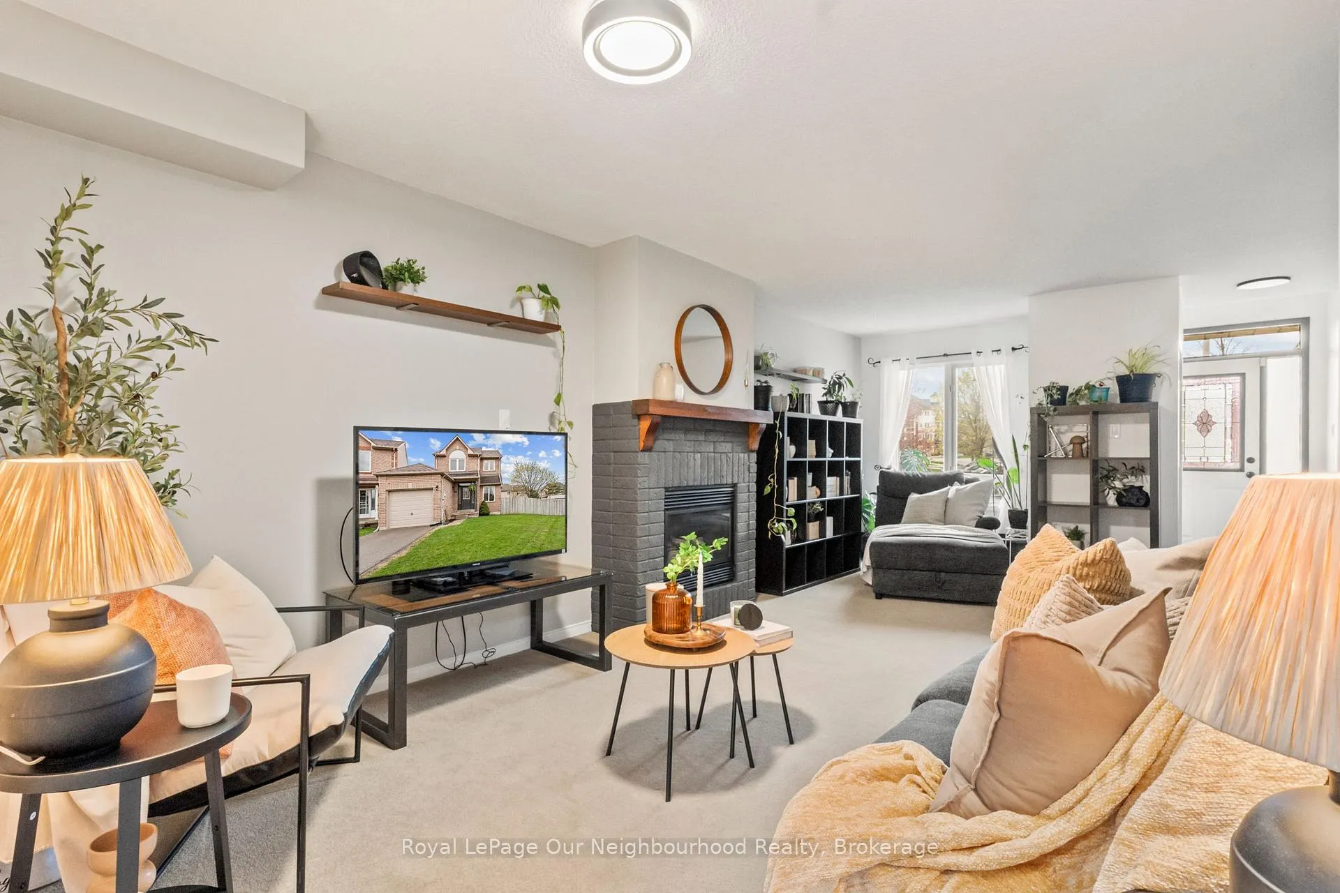 Photo 6 of 61 Fry Crescent, Clarington, Bowmanville — HOMEH