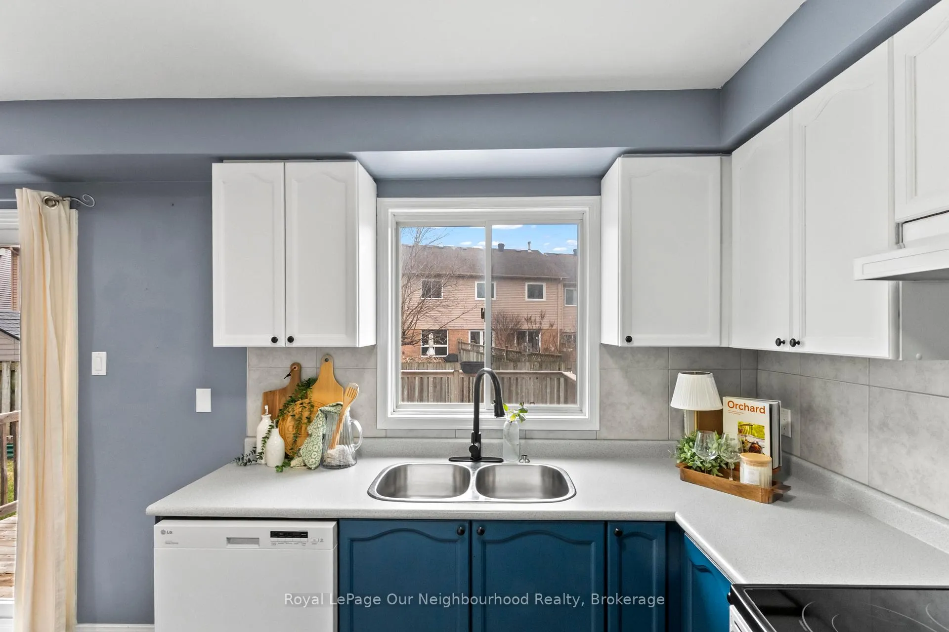 Photo 10 of 61 Fry Crescent, Clarington, Bowmanville — HOMEH