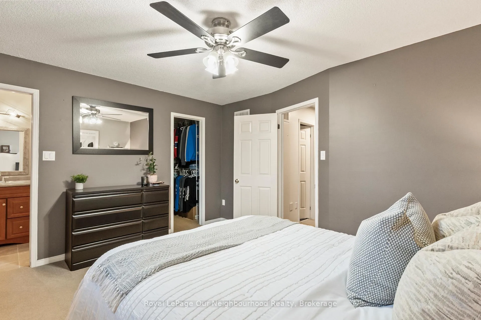 Photo 16 of 61 Fry Crescent, Clarington, Bowmanville — HOMEH