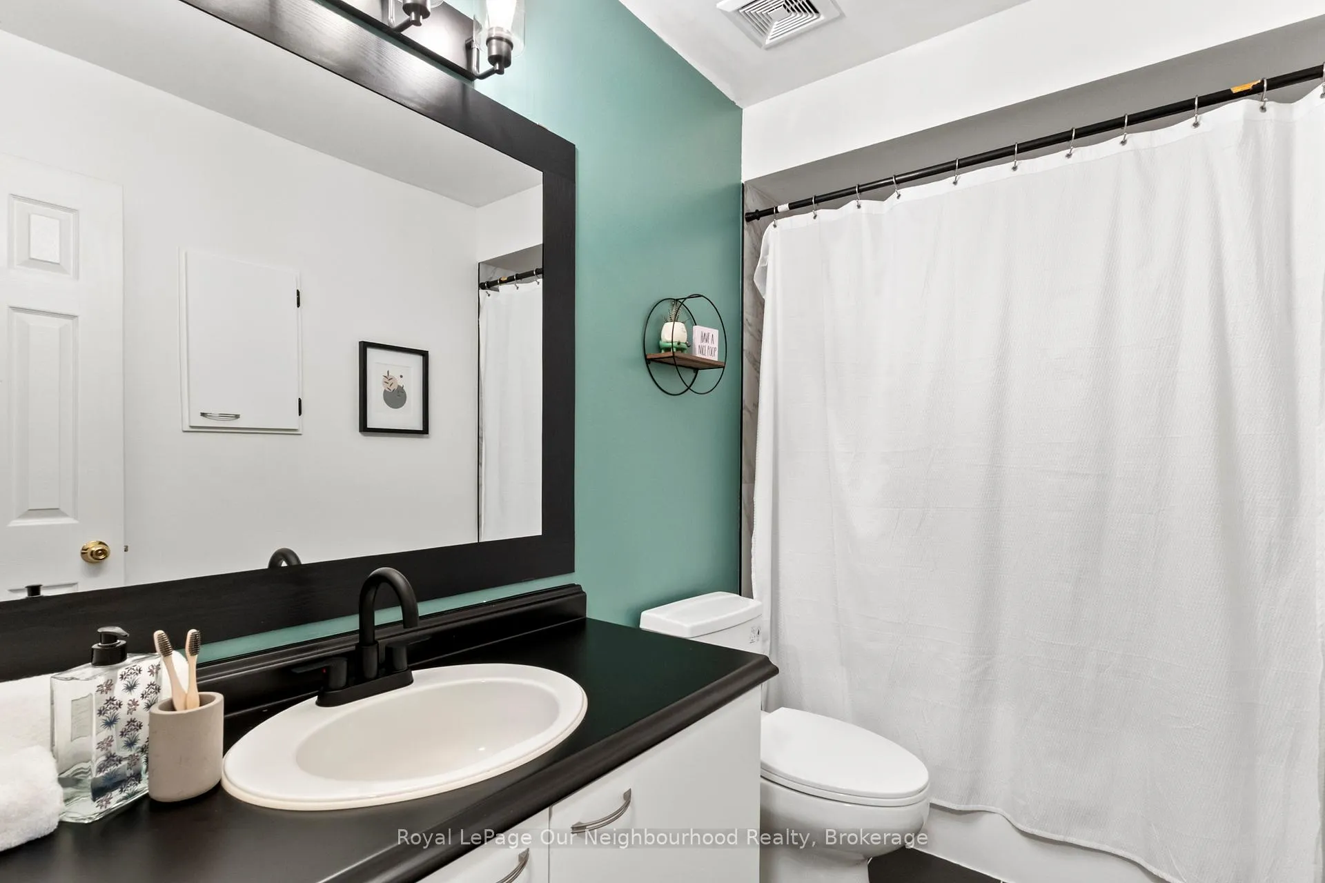 Photo 23 of 61 Fry Crescent, Clarington, Bowmanville — HOMEH