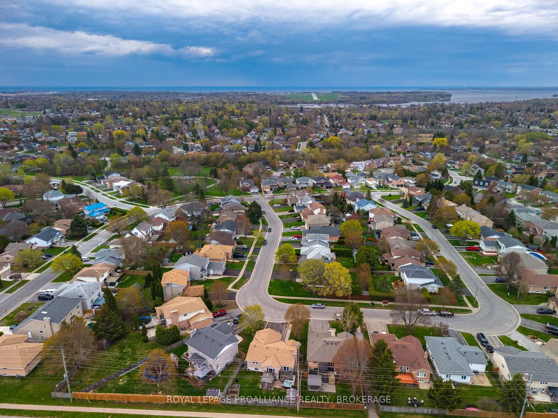 Photo 15 of 1048 Palmerston Crescent, Kingston, North of Taylor-Kidd Blvd — HOMEH