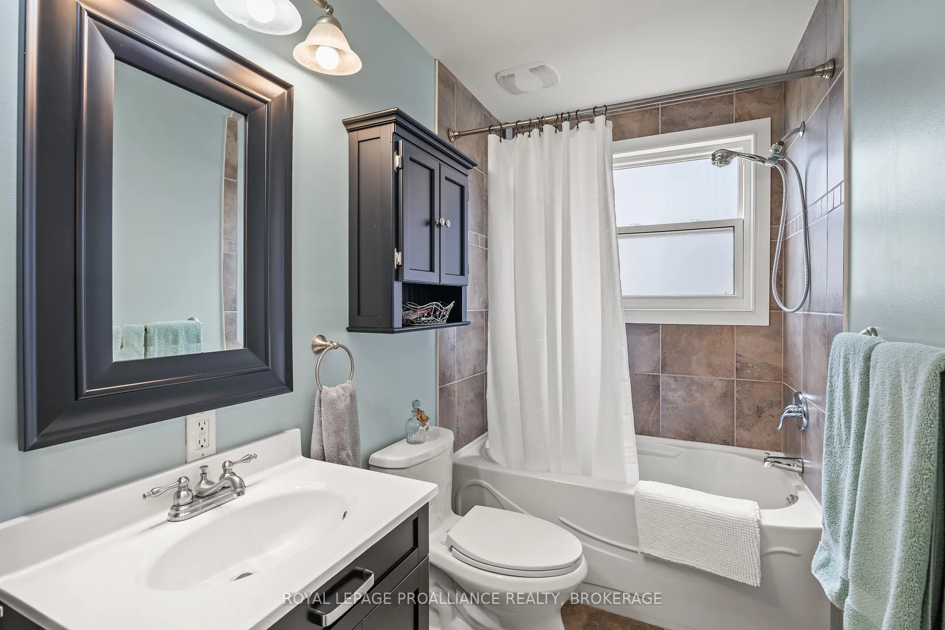 Photo 35 of 1048 Palmerston Crescent, Kingston, North of Taylor-Kidd Blvd — HOMEH