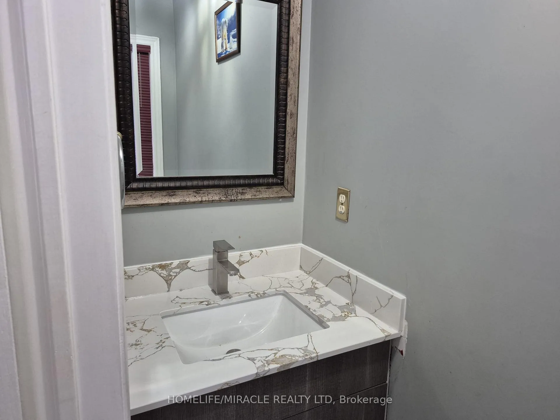 Photo 3 of Unit Upper, 124 Lindenshire Avenue, Vaughan, Maple — HOMEH