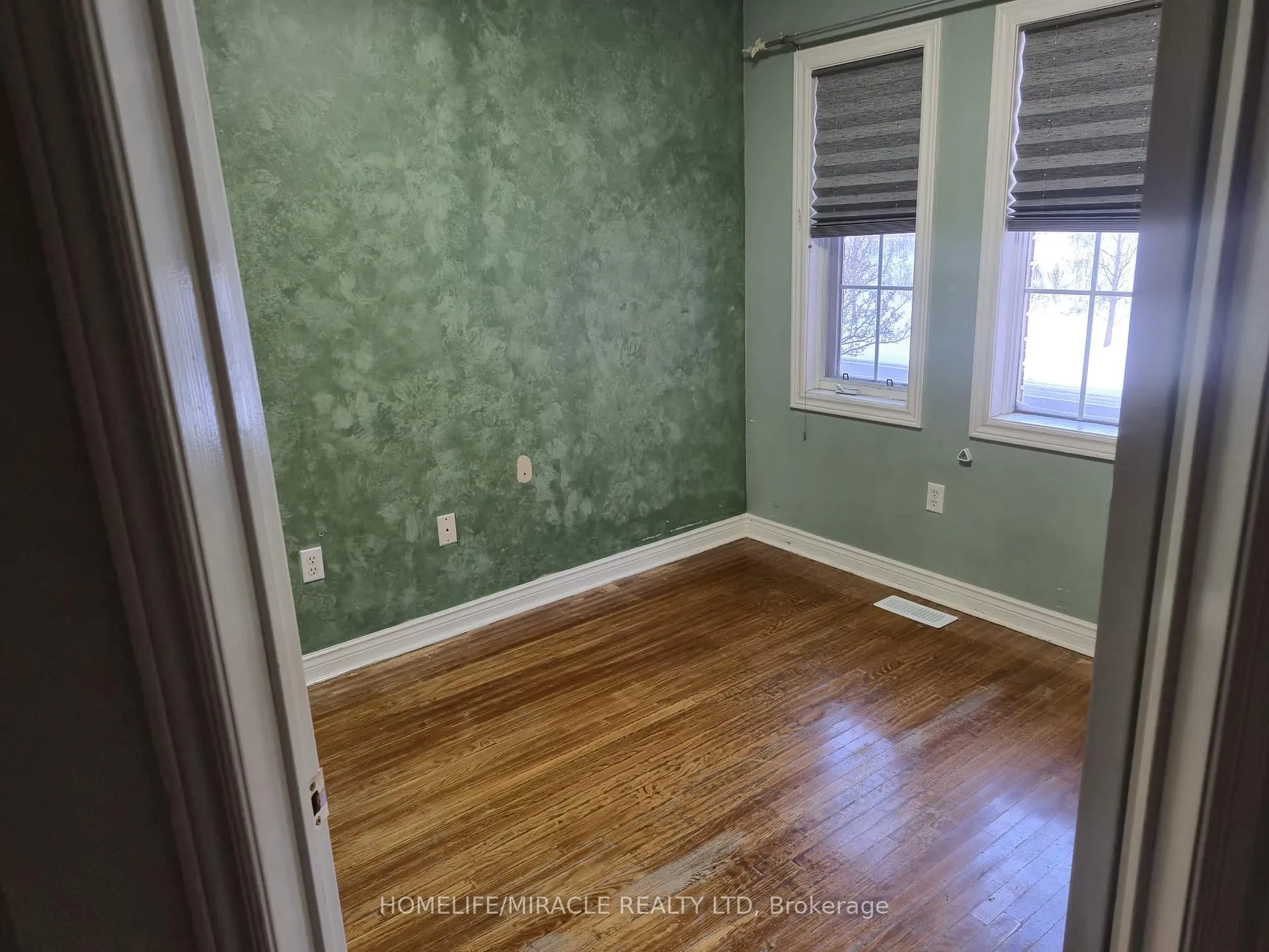 Photo 5 of Unit Upper, 124 Lindenshire Avenue, Vaughan, Maple — HOMEH