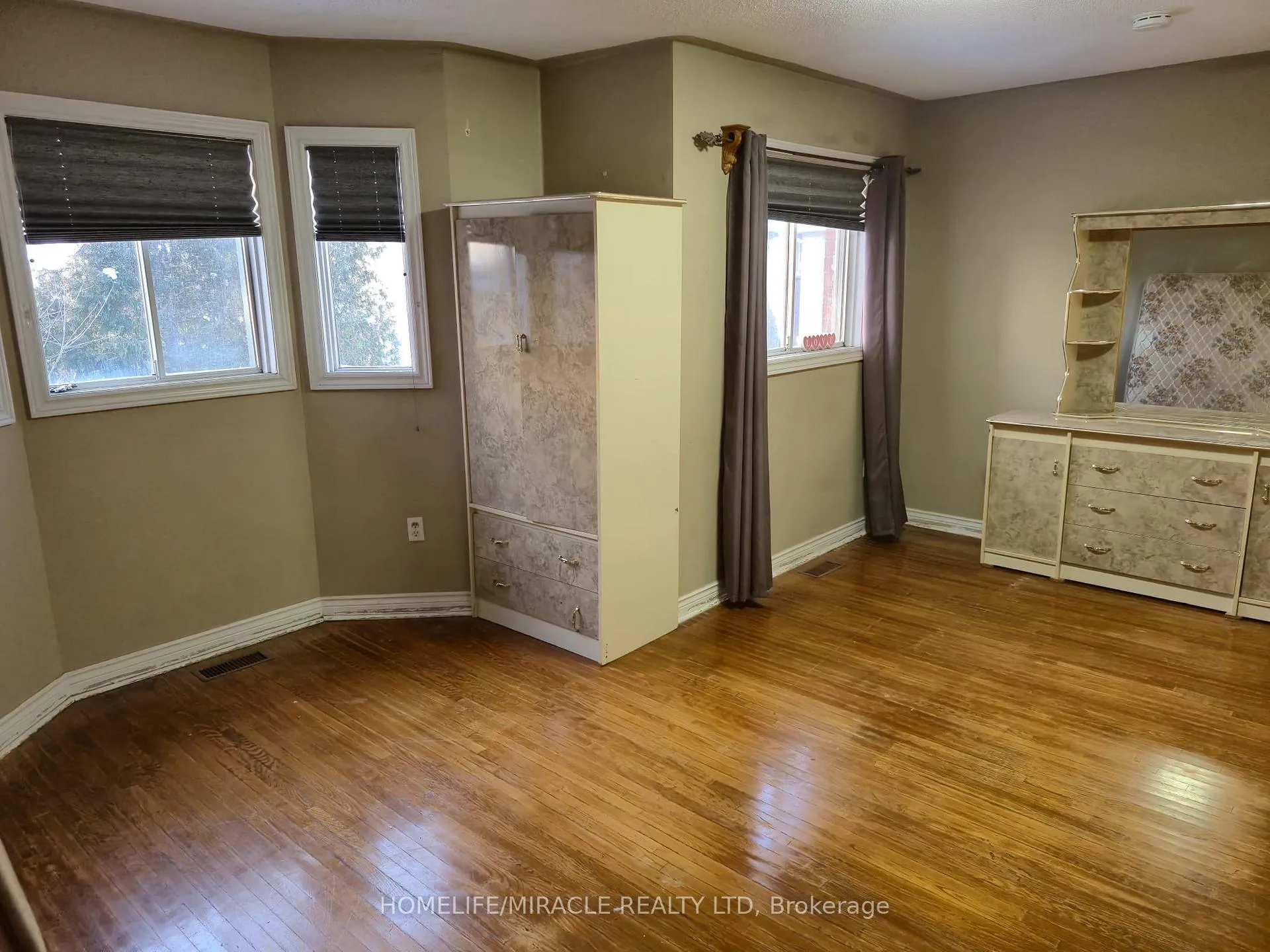 Photo 7 of Unit Upper, 124 Lindenshire Avenue, Vaughan, Maple — HOMEH