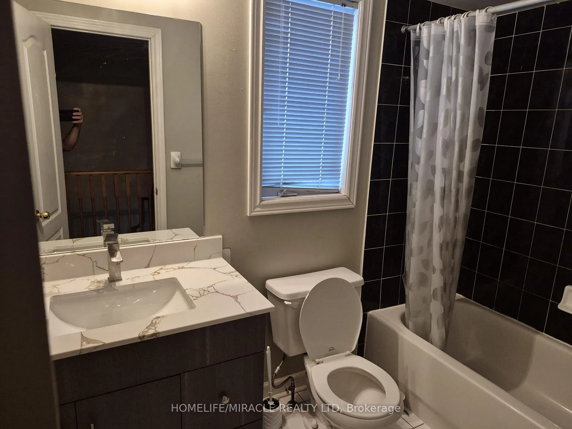Photo 8 of Unit Upper, 124 Lindenshire Avenue, Vaughan, Maple — HOMEH
