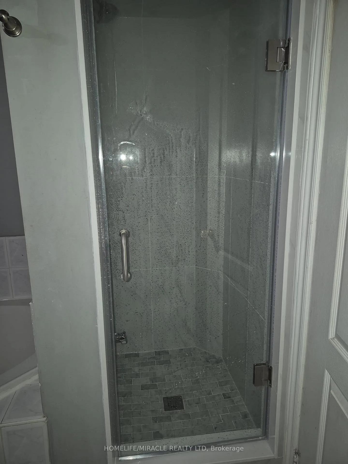 Photo 10 of Unit Upper, 124 Lindenshire Avenue, Vaughan, Maple — HOMEH