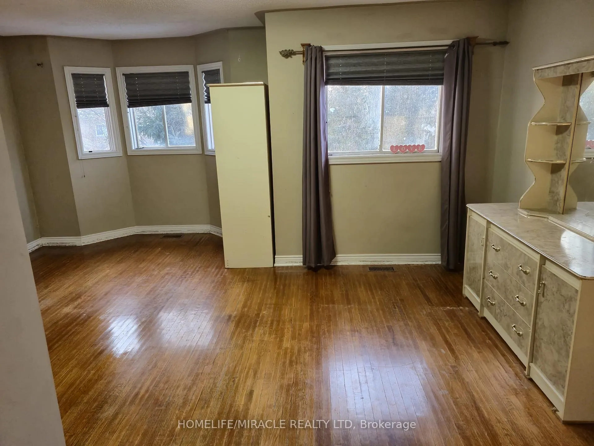 Photo 11 of Unit Upper, 124 Lindenshire Avenue, Vaughan, Maple — HOMEH