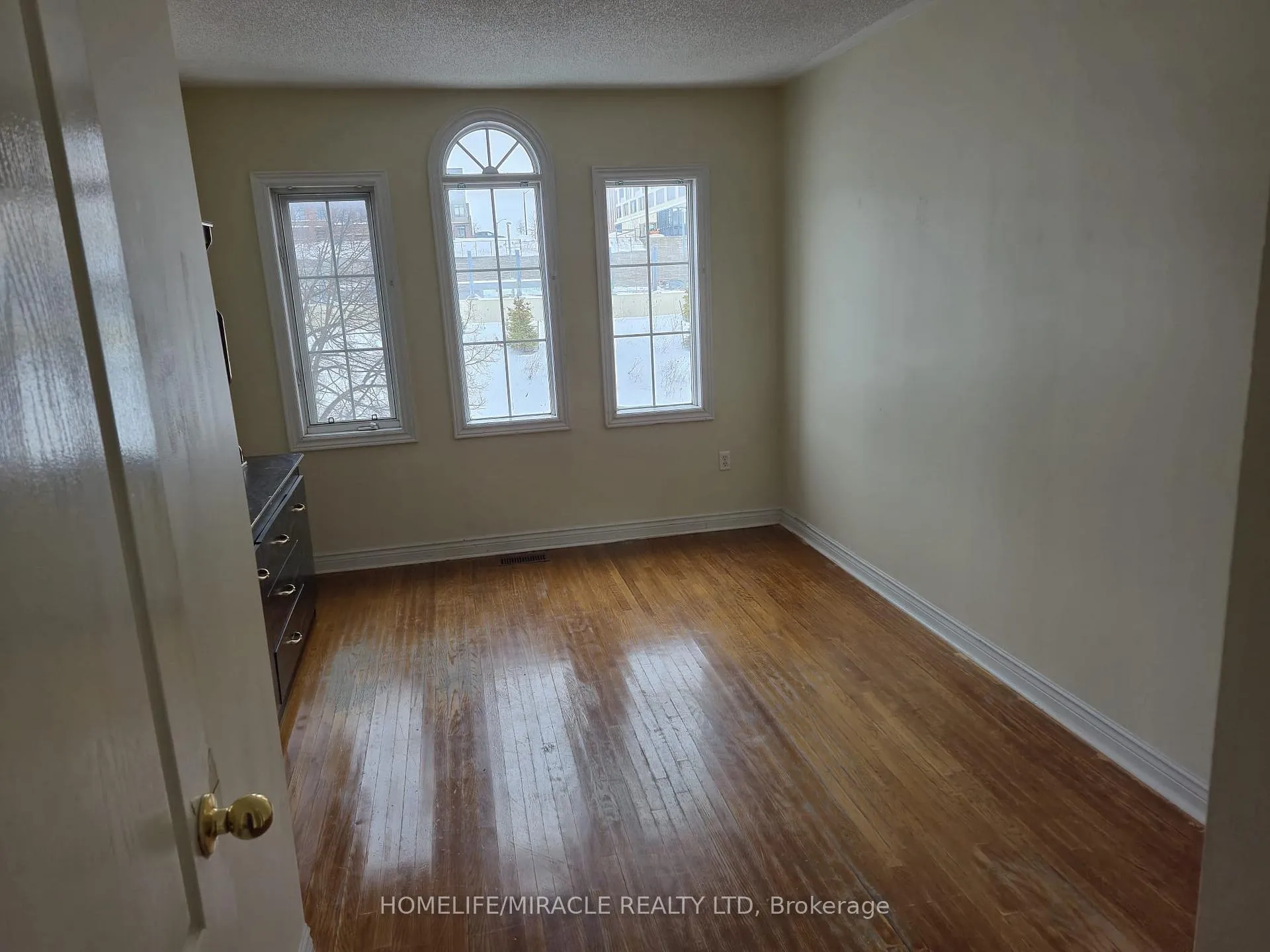 Photo 12 of Unit Upper, 124 Lindenshire Avenue, Vaughan, Maple — HOMEH