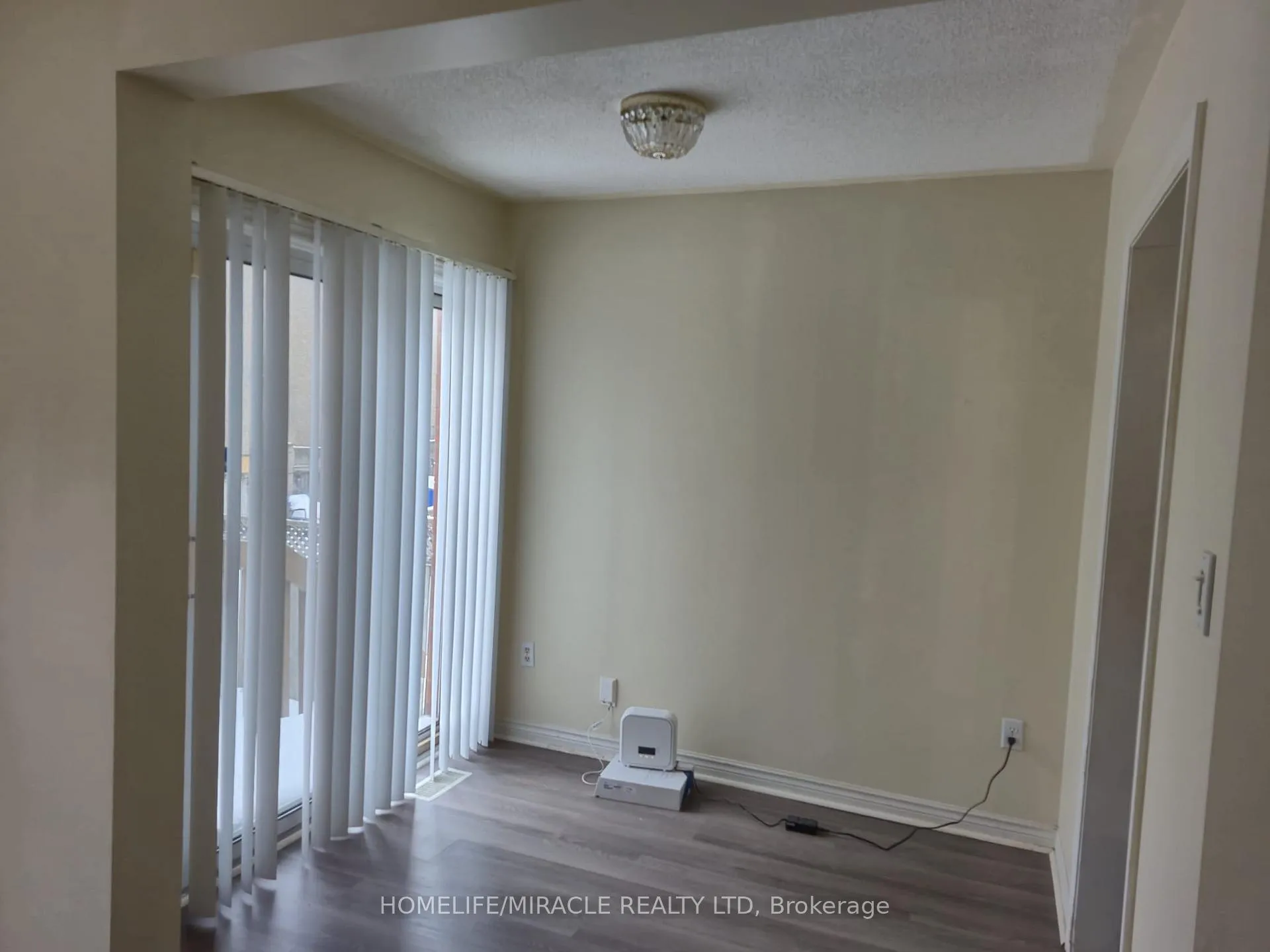 Photo 13 of Unit Upper, 124 Lindenshire Avenue, Vaughan, Maple — HOMEH