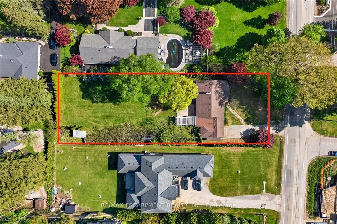 Photo 2 of 53 Lovers Lane, Hamilton, Ancaster — HOMEH
