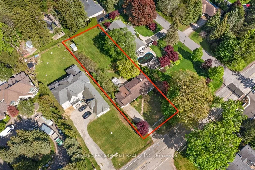 Photo 3 of 53 Lovers Lane, Hamilton, Ancaster — HOMEH