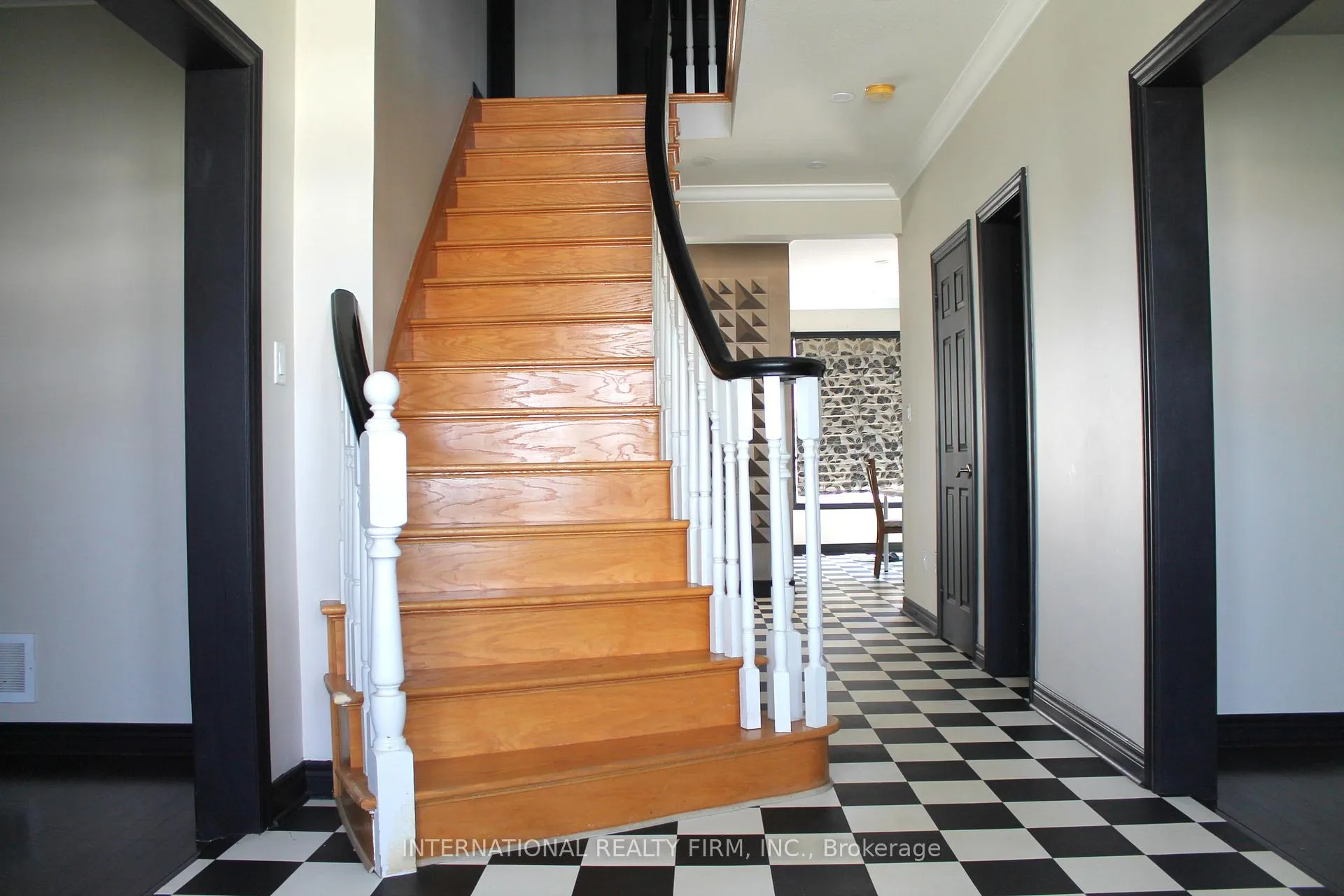 Photo 3 of 412 Wright Crescent, Niagara-on-the-Lake, Glendale — HOMEH