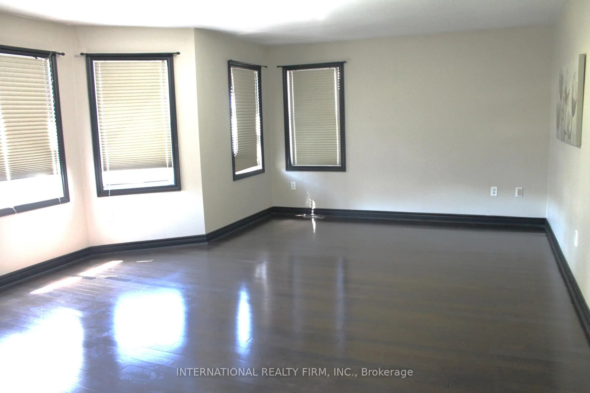 Photo 11 of 412 Wright Crescent, Niagara-on-the-Lake, Glendale — HOMEH