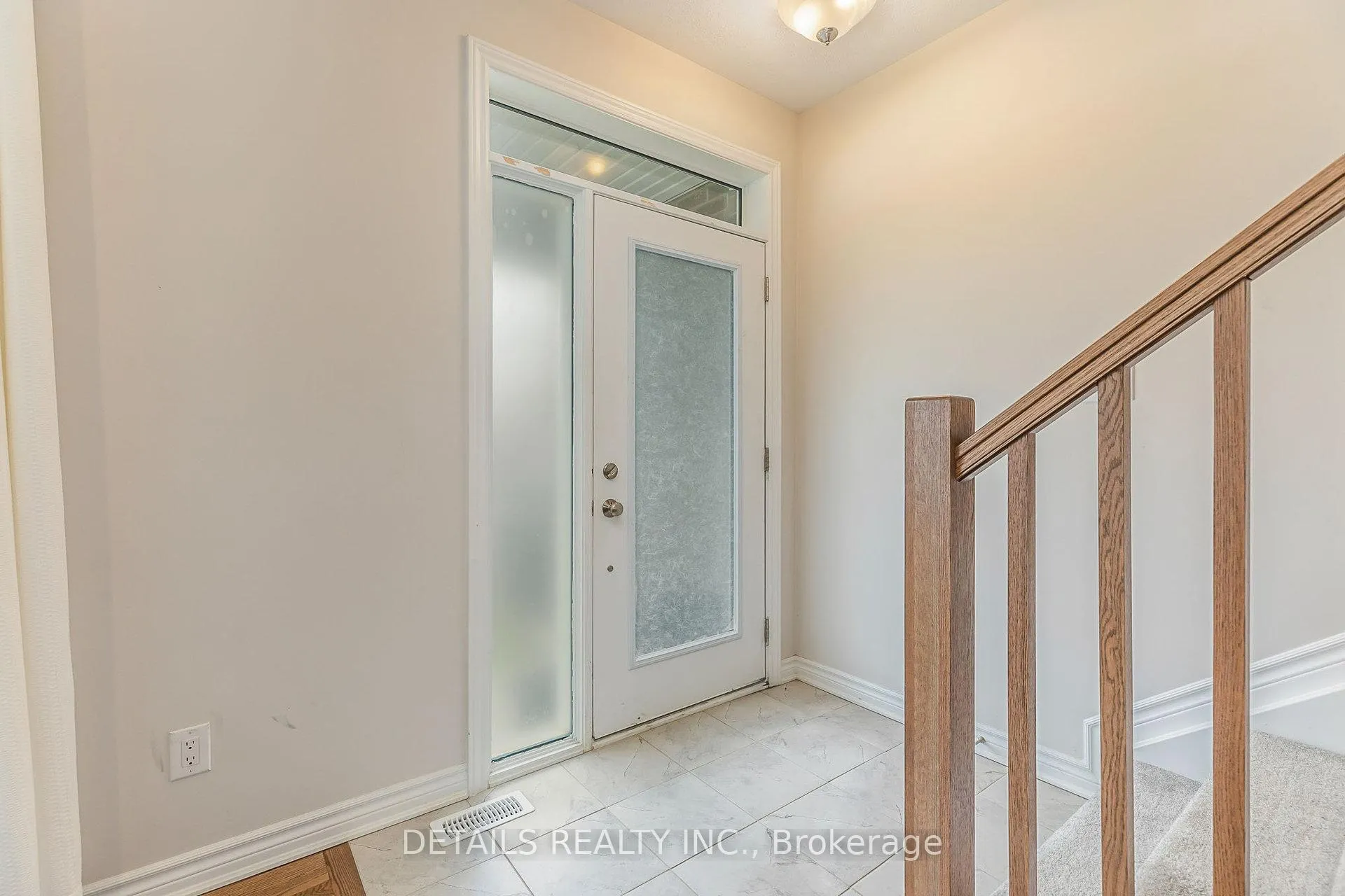Photo 3 of 708 Vennecy Terrace, Ottawa, Chapel Hill South - Orleans Village — HOMEH
