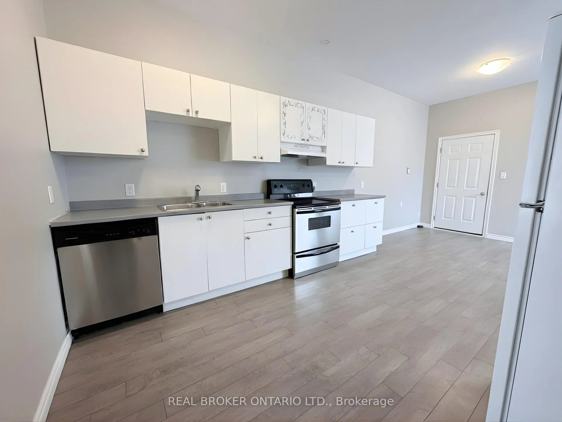 Photo 6 of 105 Cheever Street, Hamilton, Industrial Sector — HOMEH