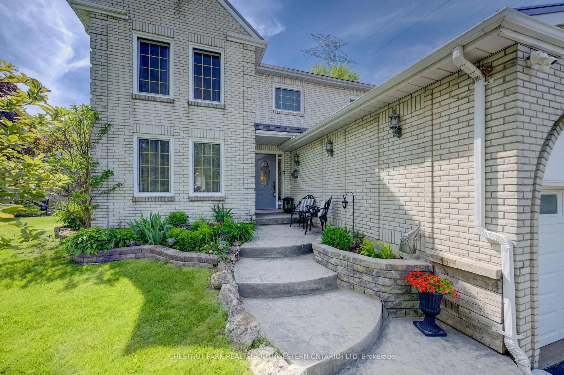 Photo 3 of 135 Royal Orchard Drive, Waterloo — HOMEH