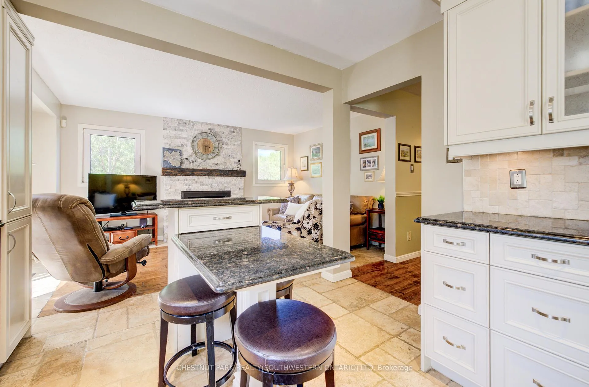 Photo 10 of 135 Royal Orchard Drive, Waterloo — HOMEH