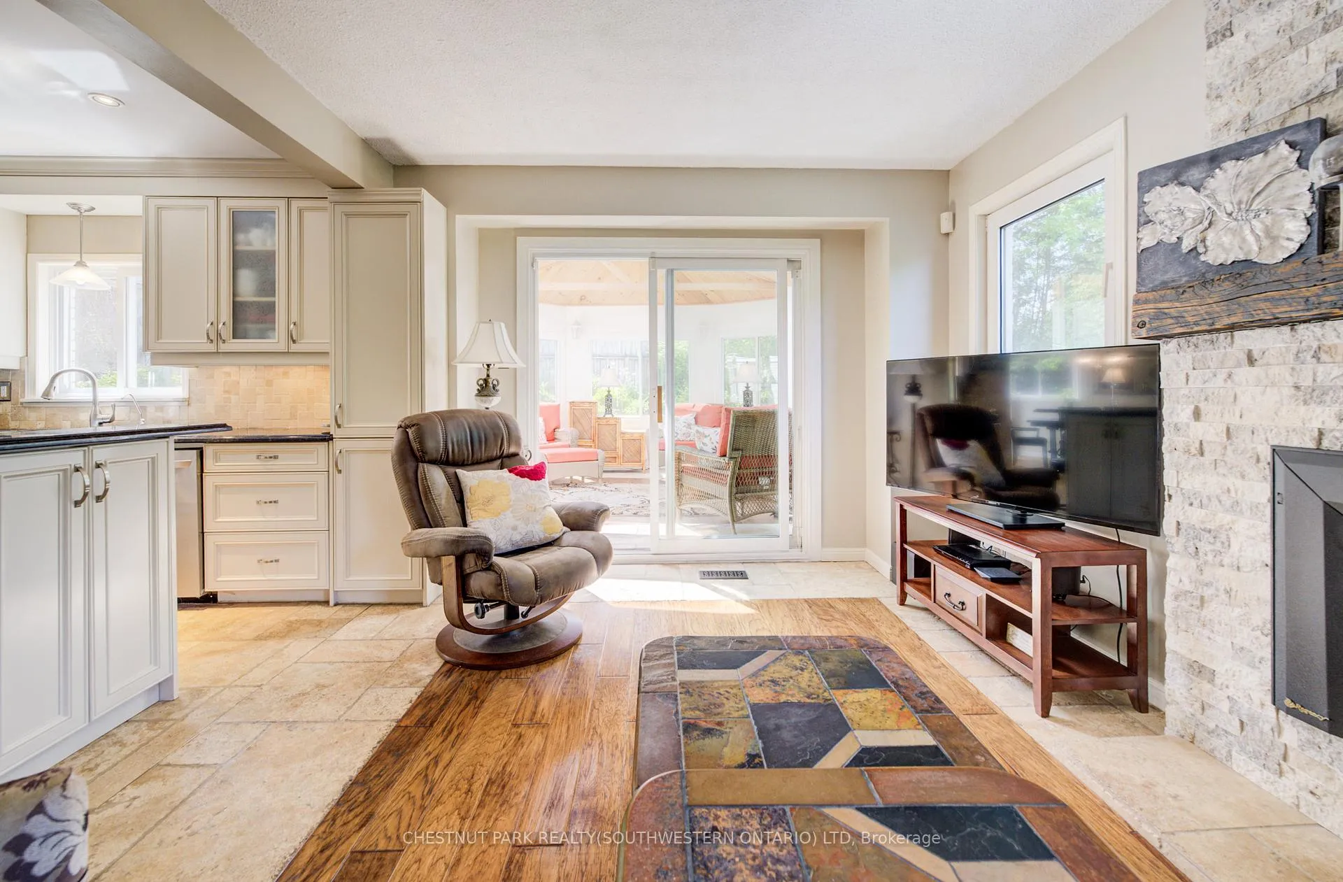 Photo 15 of 135 Royal Orchard Drive, Waterloo — HOMEH