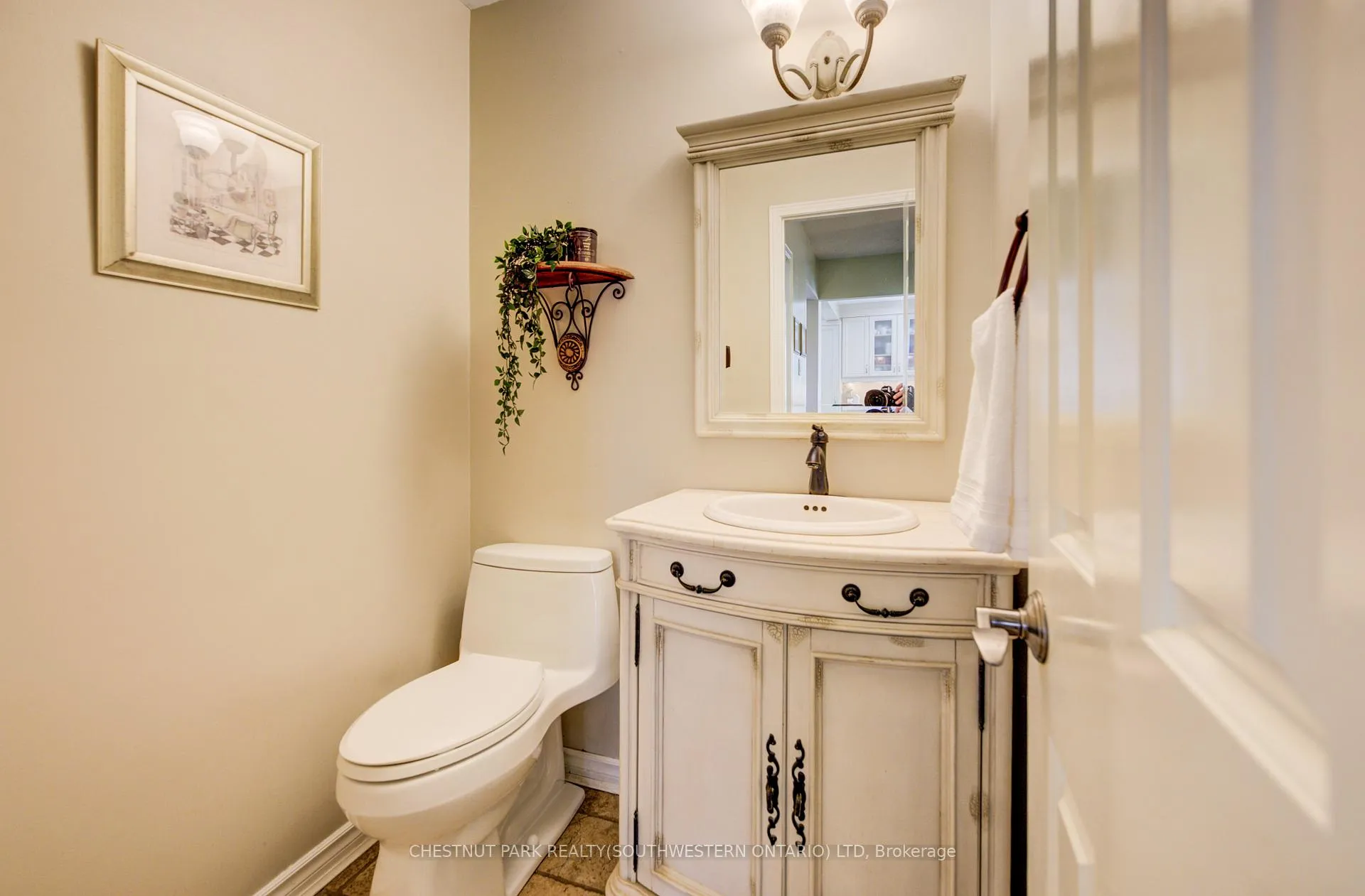 Photo 17 of 135 Royal Orchard Drive, Waterloo — HOMEH