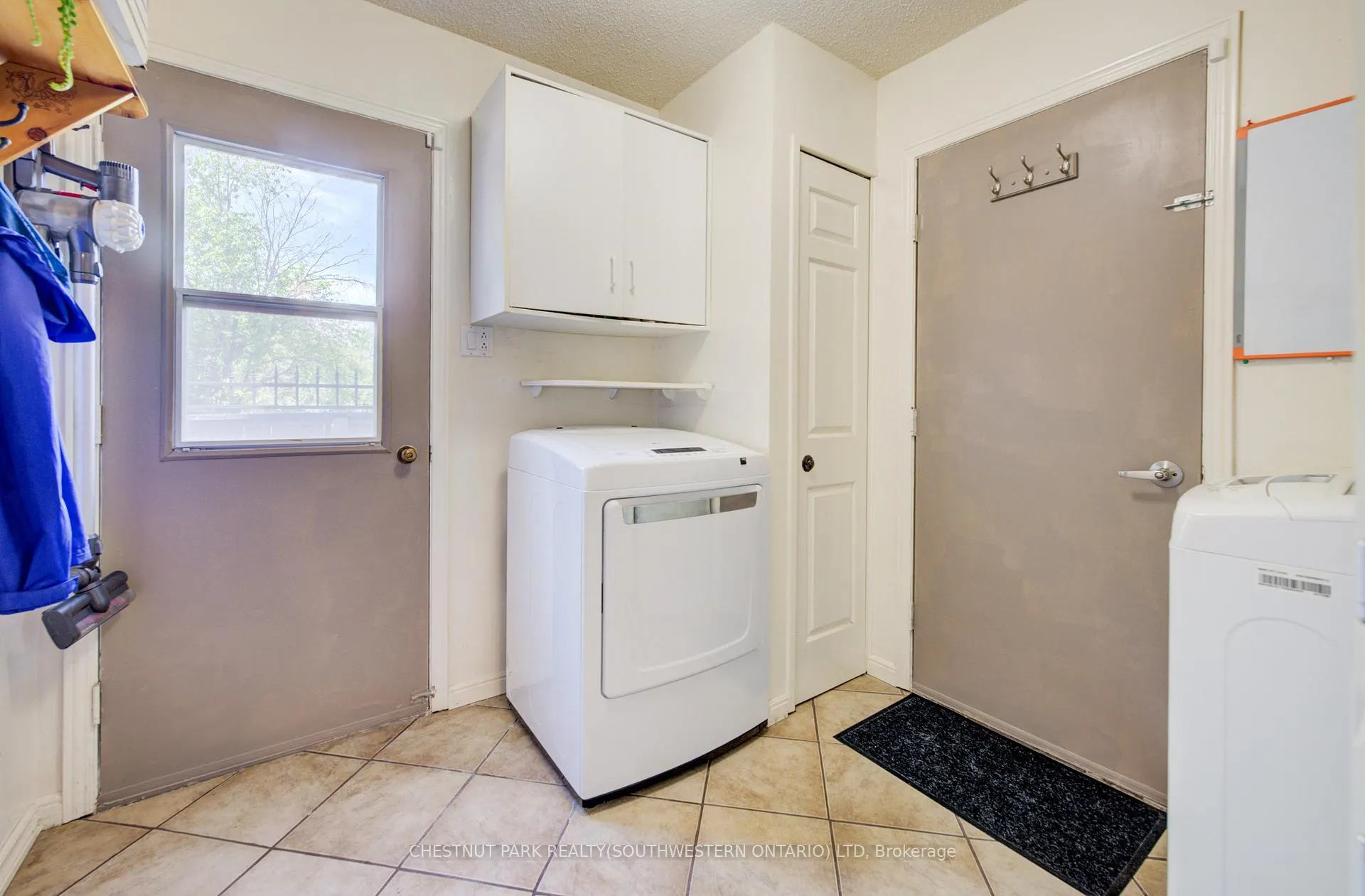 Photo 18 of 135 Royal Orchard Drive, Waterloo — HOMEH