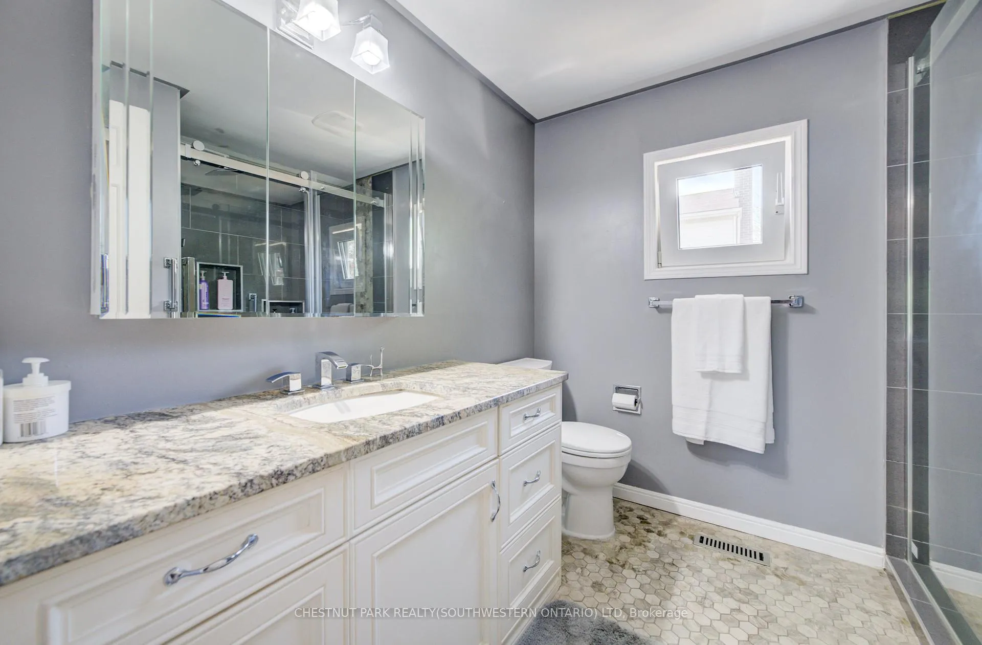 Photo 26 of 135 Royal Orchard Drive, Waterloo — HOMEH