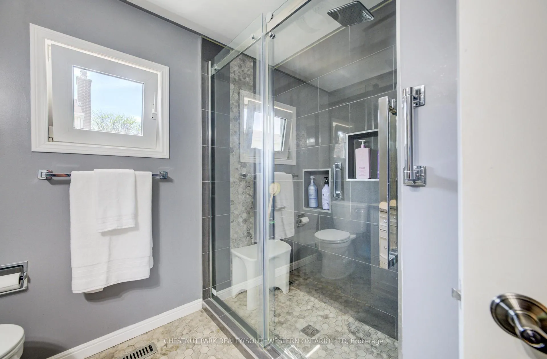 Photo 27 of 135 Royal Orchard Drive, Waterloo — HOMEH
