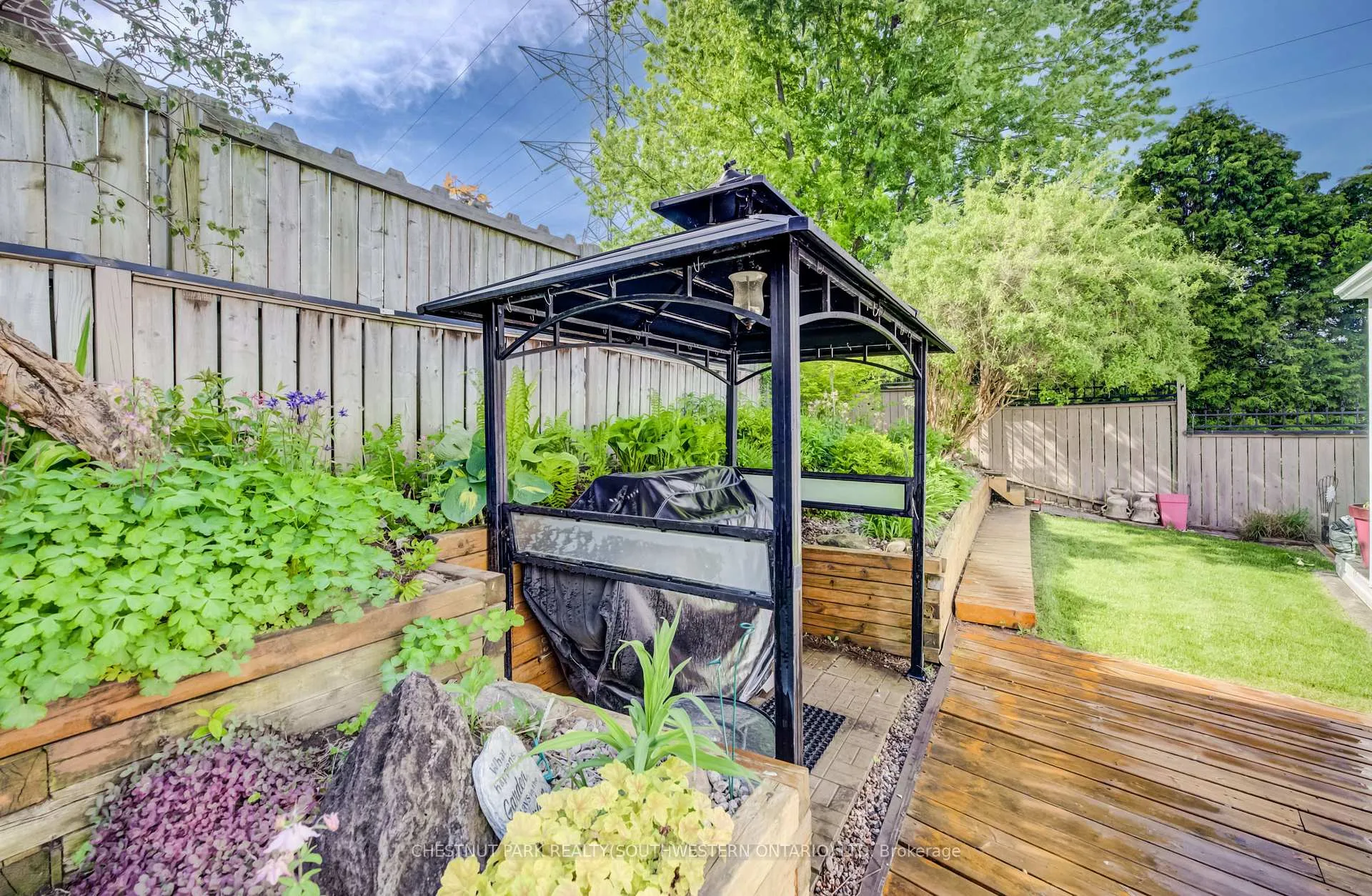 Photo 40 of 135 Royal Orchard Drive, Waterloo — HOMEH
