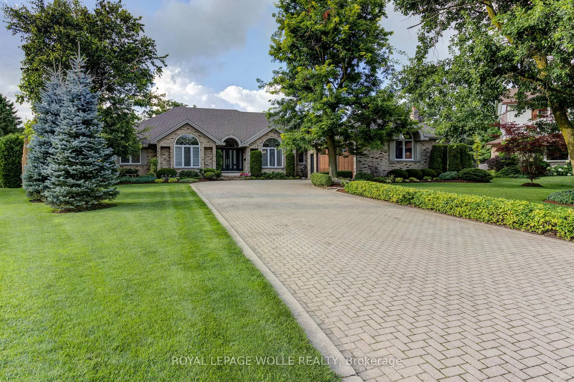 Photo 2 of 14 James Court, Wellesley — HOMEH