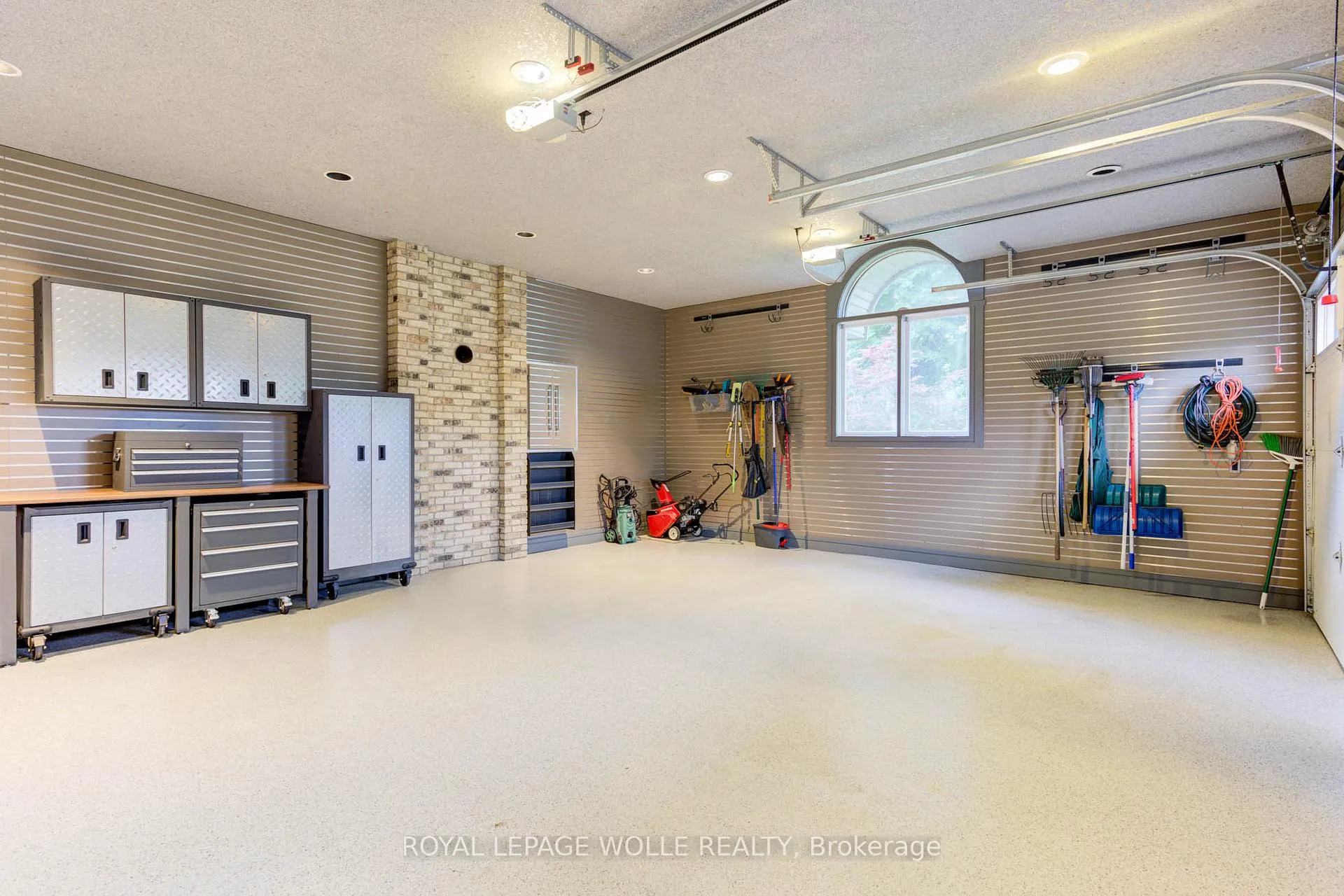 Photo 17 of 14 James Court, Wellesley — HOMEH