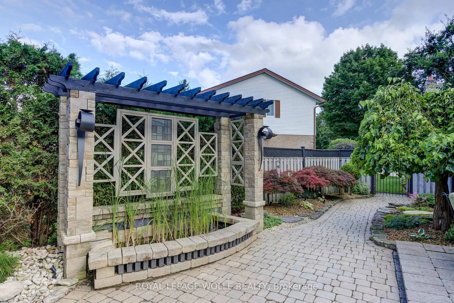 Photo 36 of 14 James Court, Wellesley — HOMEH