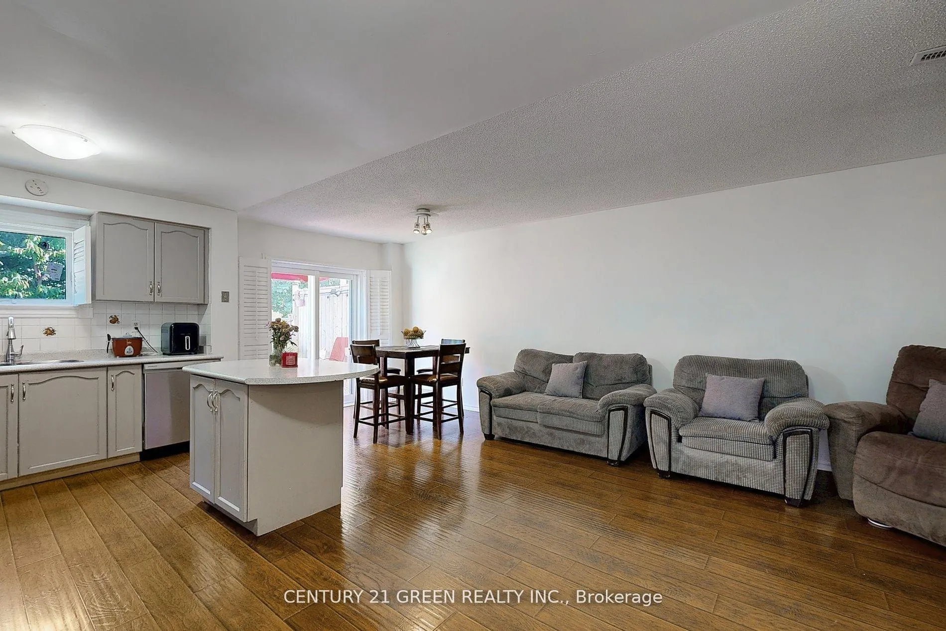 Photo 3 of 57 Kelso Crescent, Vaughan, Maple — HOMEH
