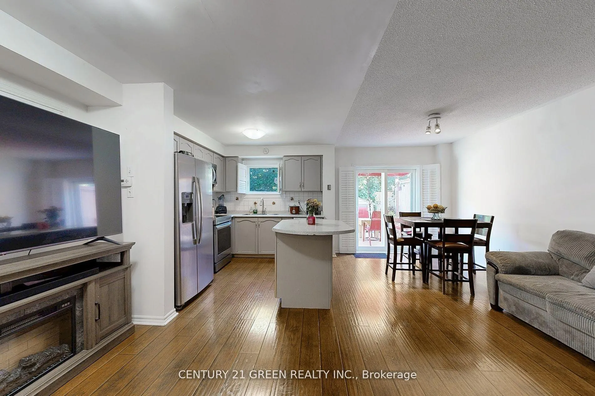 Photo 4 of 57 Kelso Crescent, Vaughan, Maple — HOMEH
