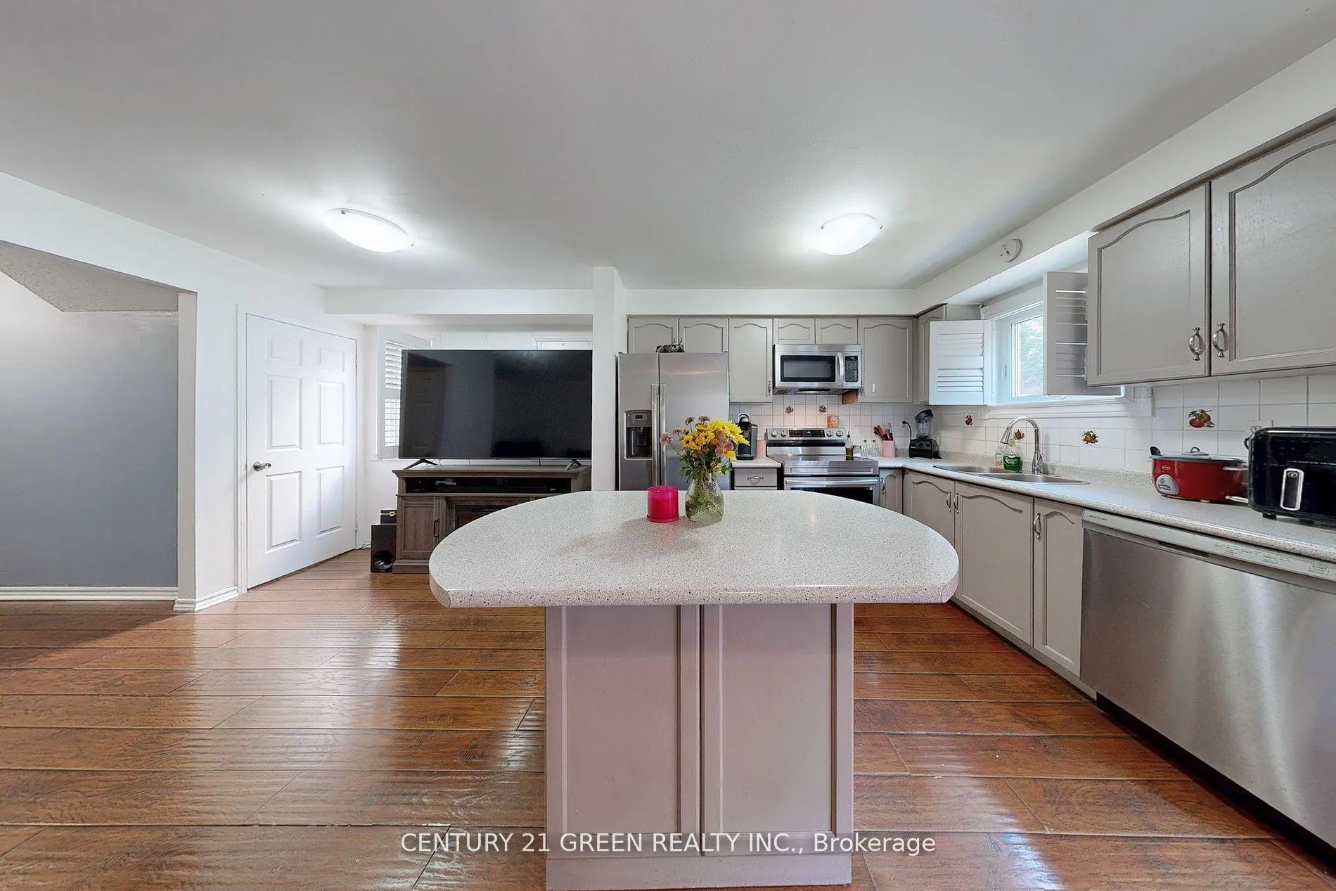 Photo 8 of 57 Kelso Crescent, Vaughan, Maple — HOMEH