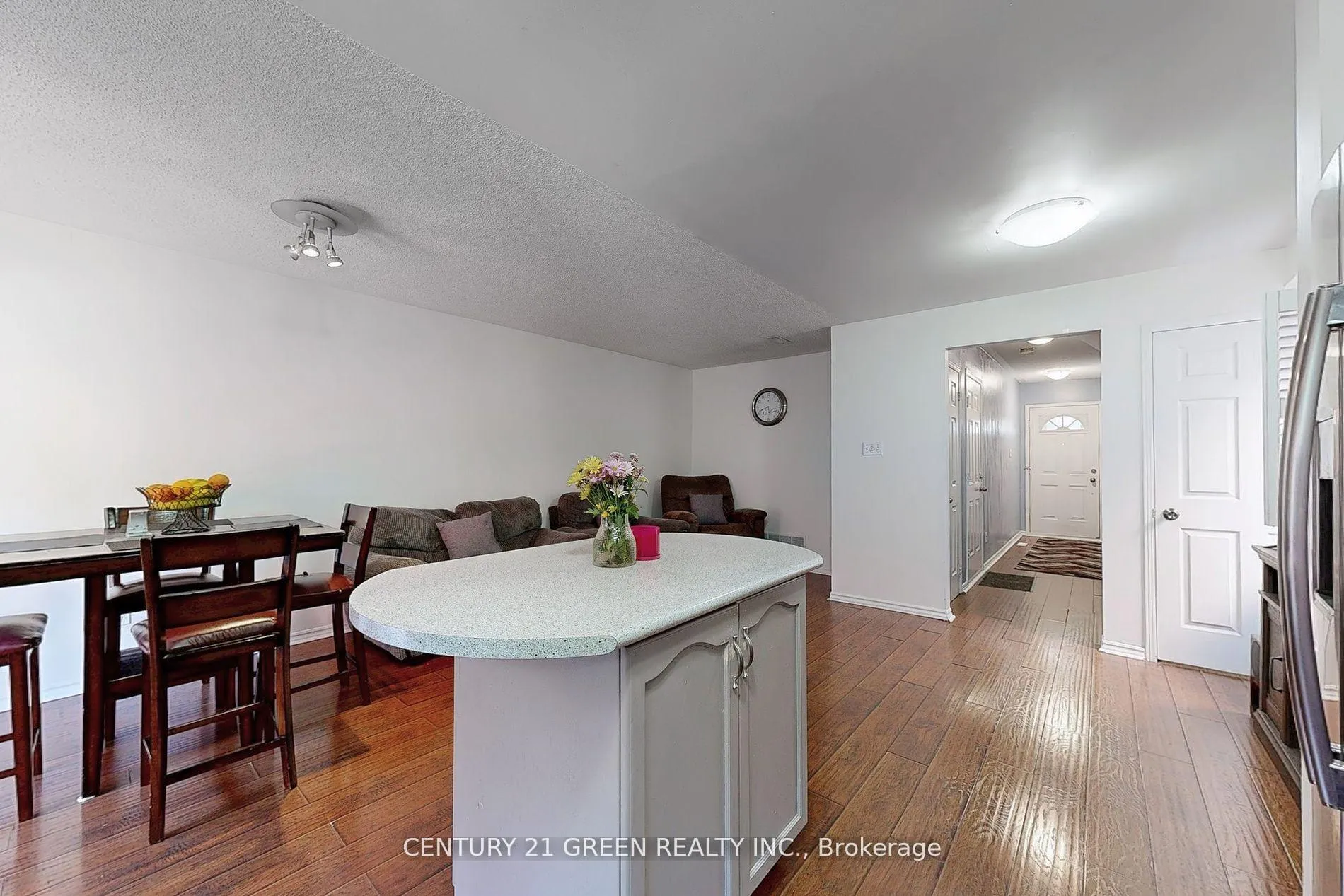 Photo 9 of 57 Kelso Crescent, Vaughan, Maple — HOMEH