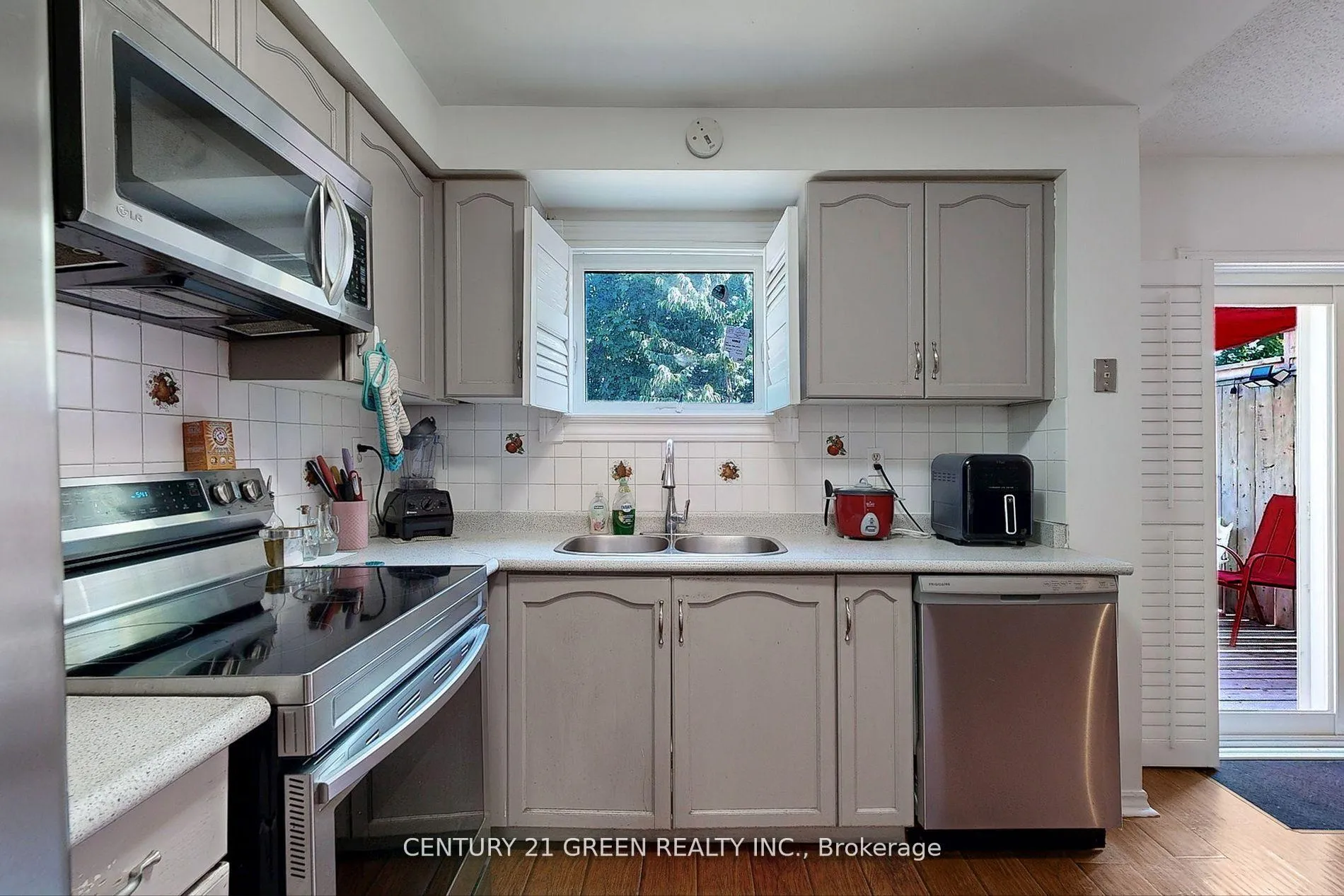Photo 10 of 57 Kelso Crescent, Vaughan, Maple — HOMEH