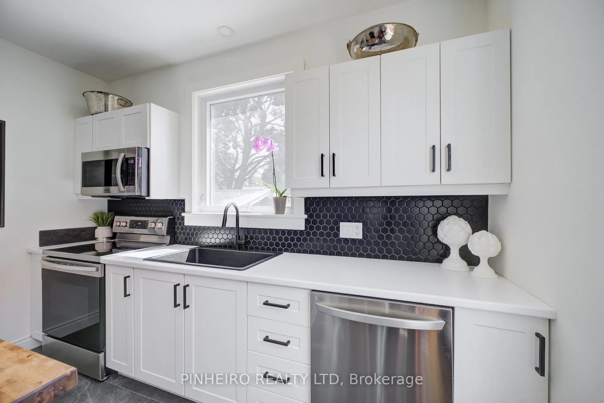 Photo 16 of 42 Fifth Avenue, St. Thomas — HOMEH