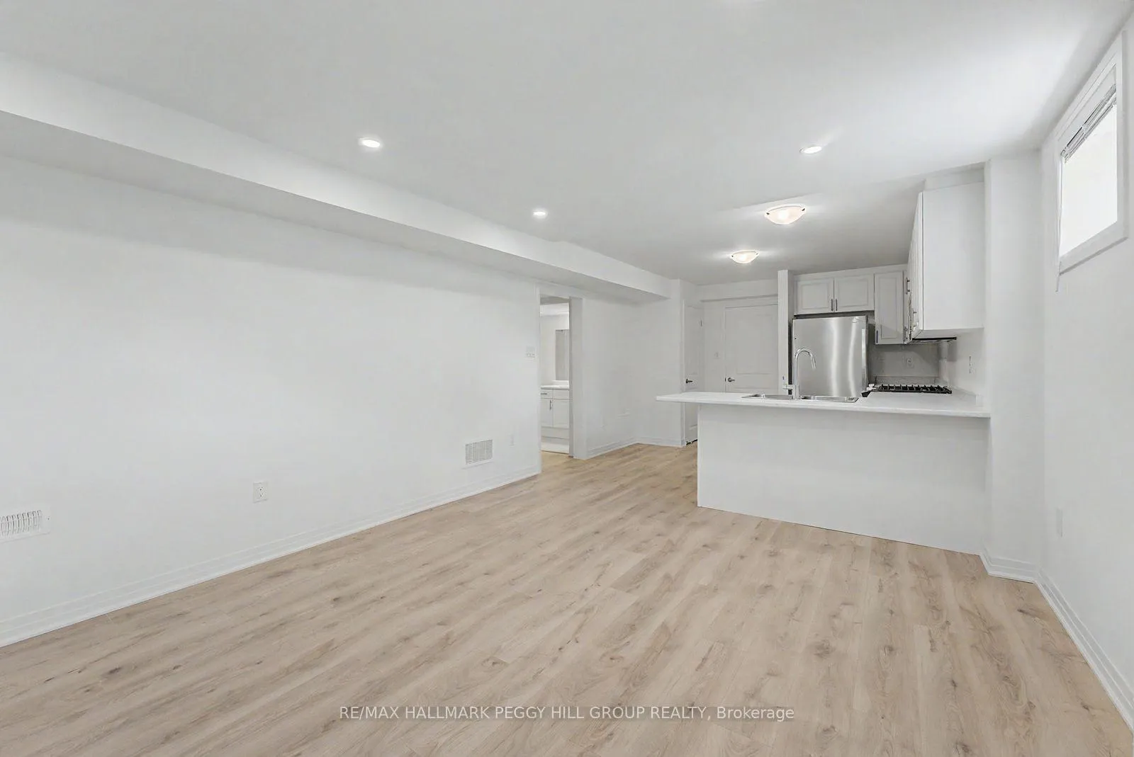 Photo 5 of Unit Lower, 112 West Oak Trail, Barrie, Rural Barrie Southeast — HOMEH