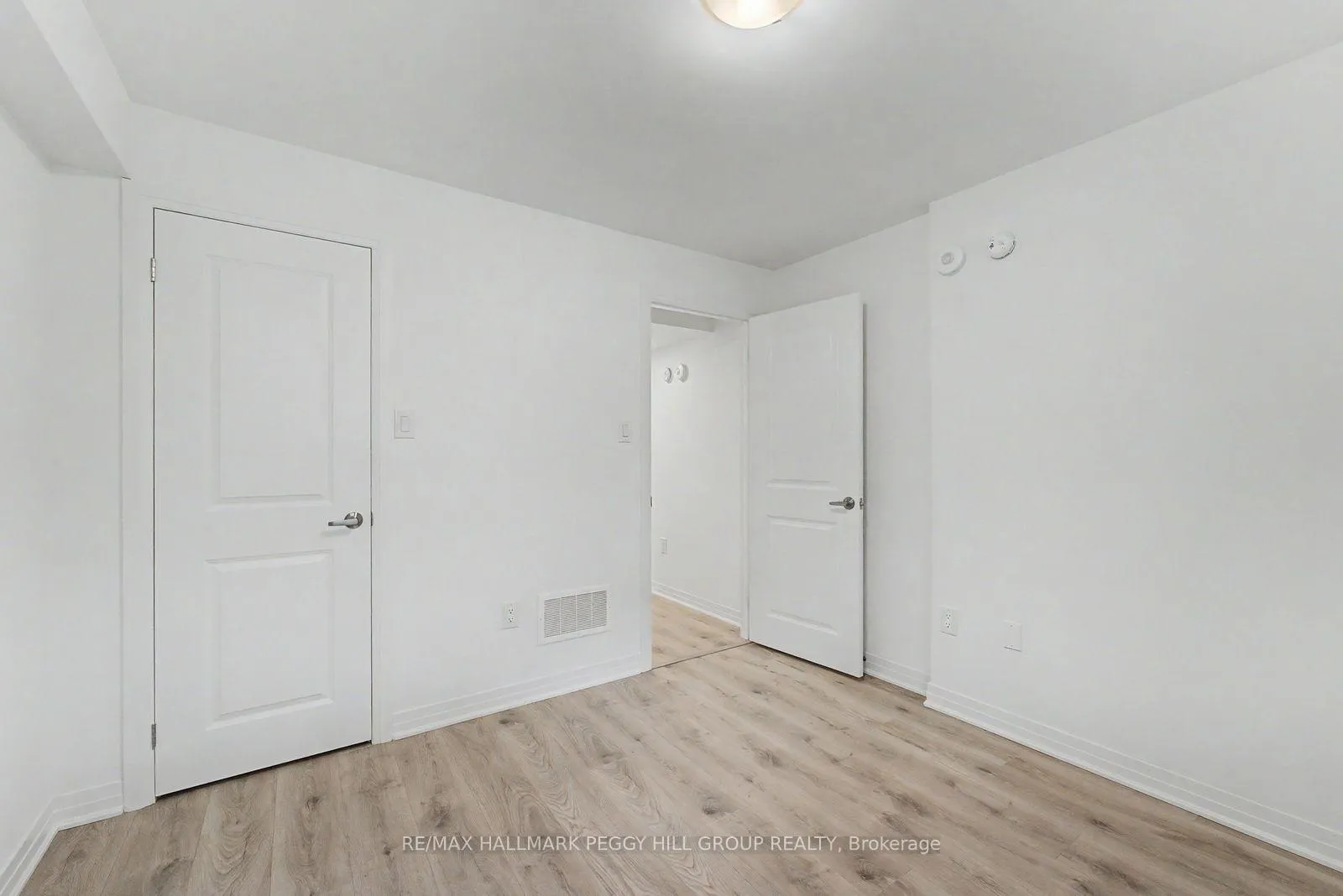 Photo 7 of Unit Lower, 112 West Oak Trail, Barrie, Rural Barrie Southeast — HOMEH