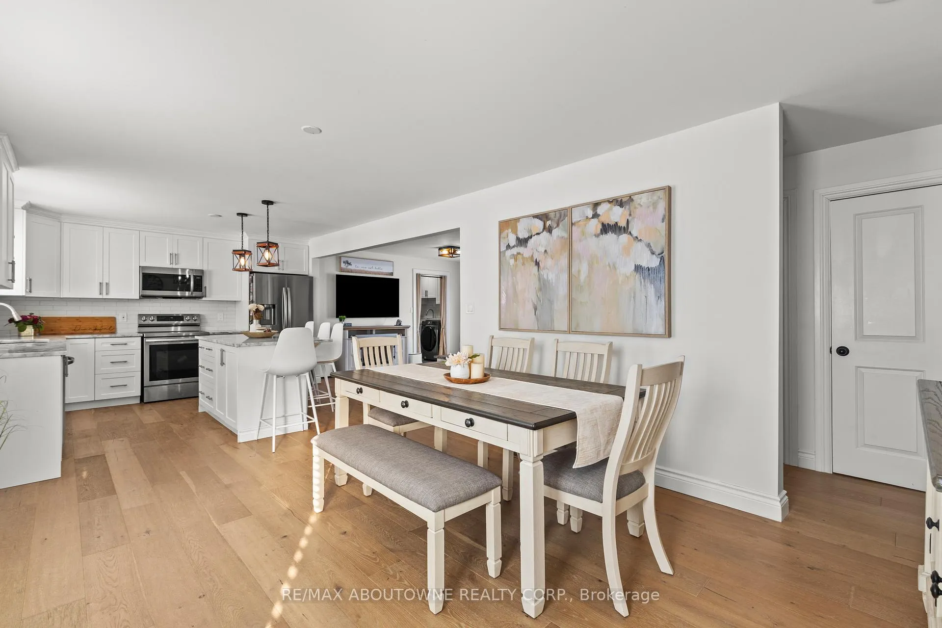 Photo 6 of 214 Binbrook Road, Hamilton, Rural Glanbrook — HOMEH