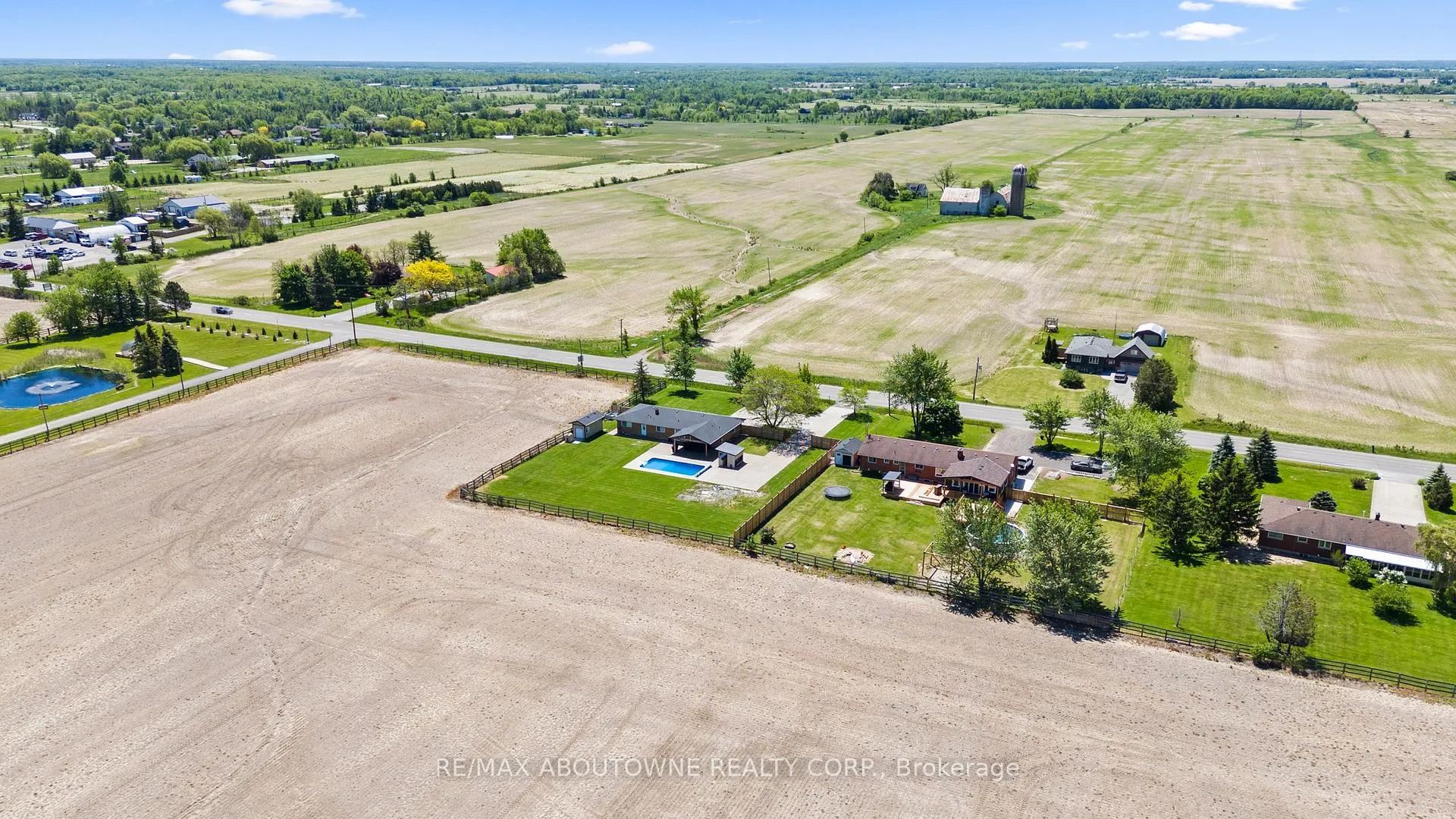 Photo 34 of 214 Binbrook Road, Hamilton, Rural Glanbrook — HOMEH