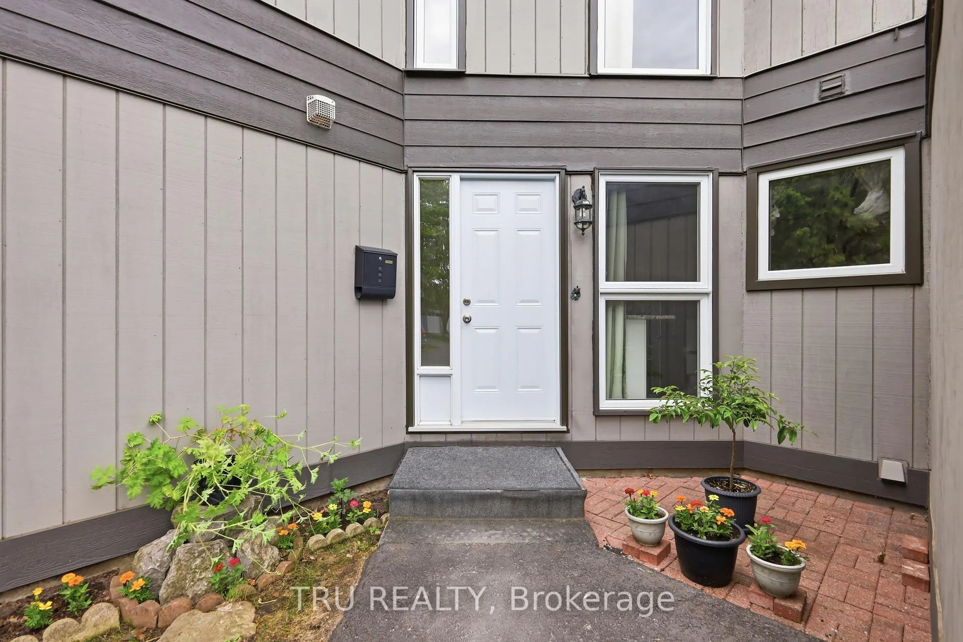 Photo 2 of Unit 37, 24 Compata Way, Ottawa, Blackburn Hamlet (South) — HOMEH