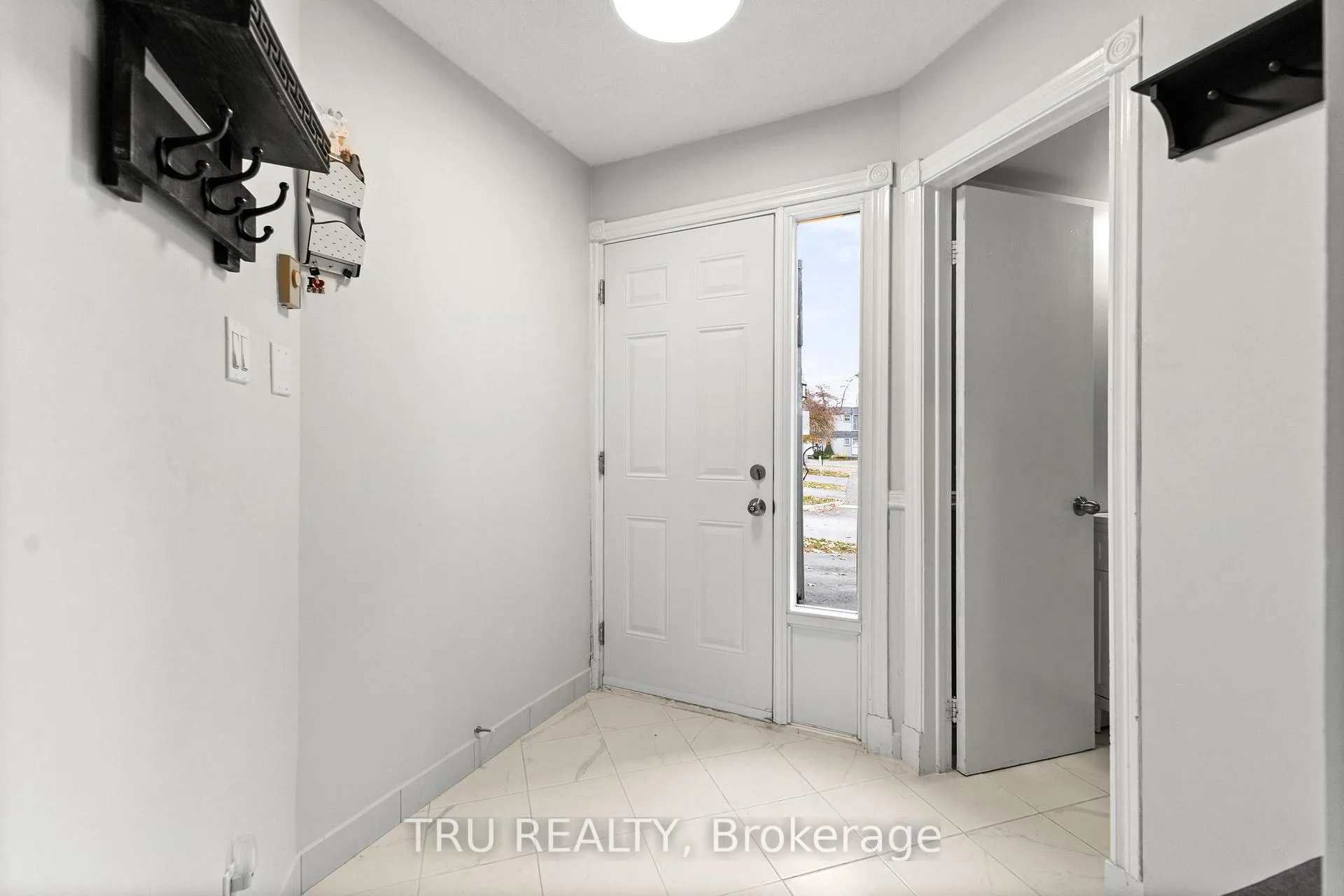 Photo 3 of Unit 37, 24 Compata Way, Ottawa, Blackburn Hamlet (South) — HOMEH