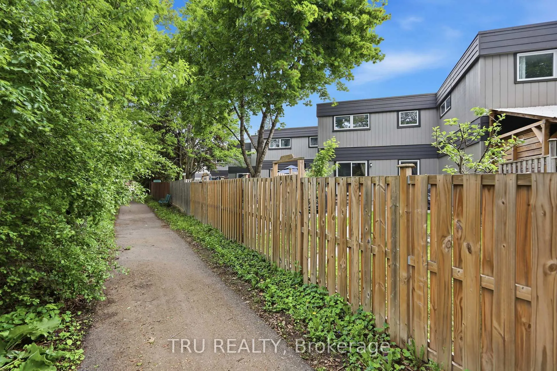 Photo 39 of Unit 37, 24 Compata Way, Ottawa, Blackburn Hamlet (South) — HOMEH